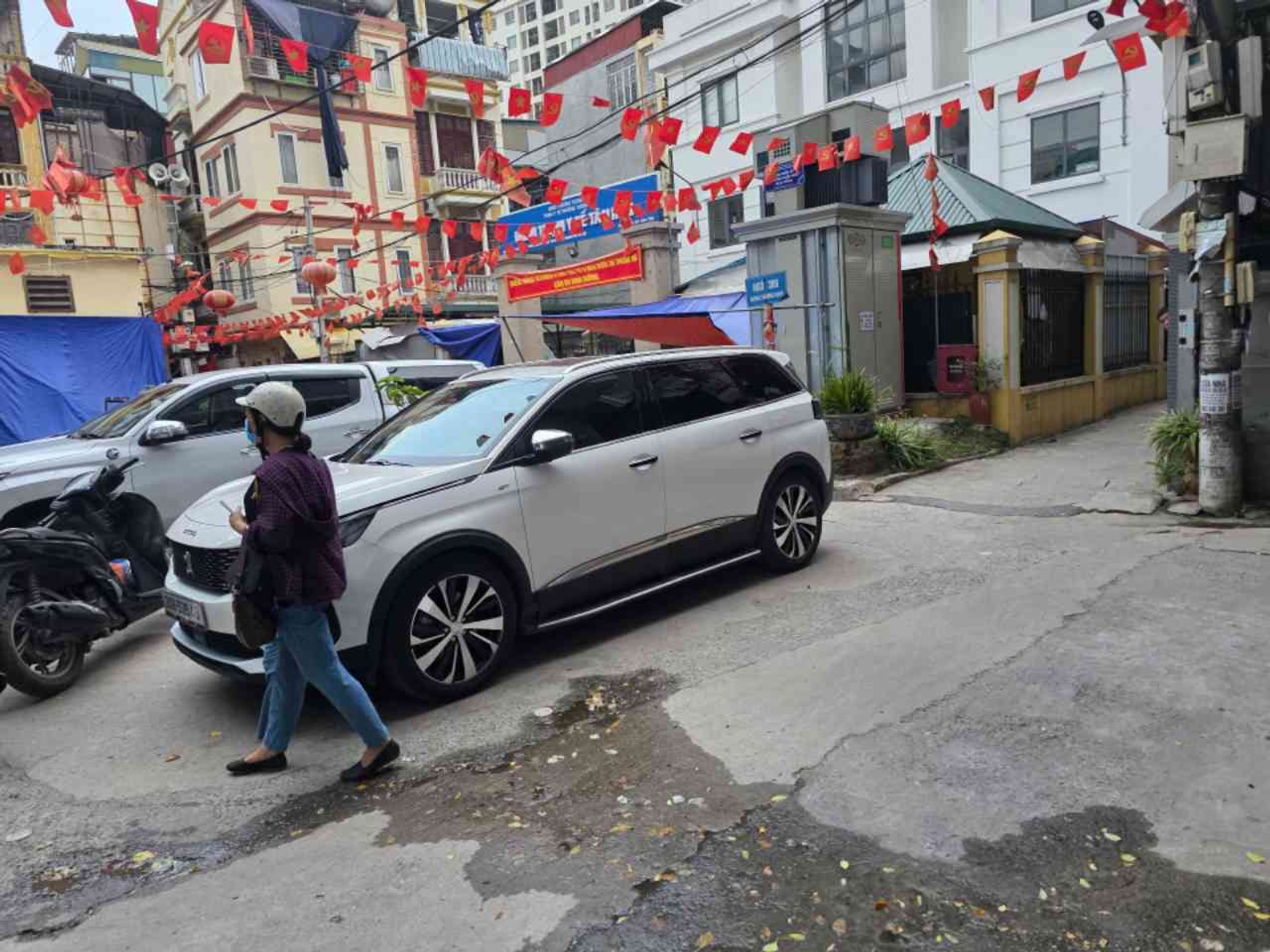 Bán nhà Trương Định - diện tích 32m2 5 tầng - Ô TÔ NGỦ TRONG NHÀ - giá 13 tỷ