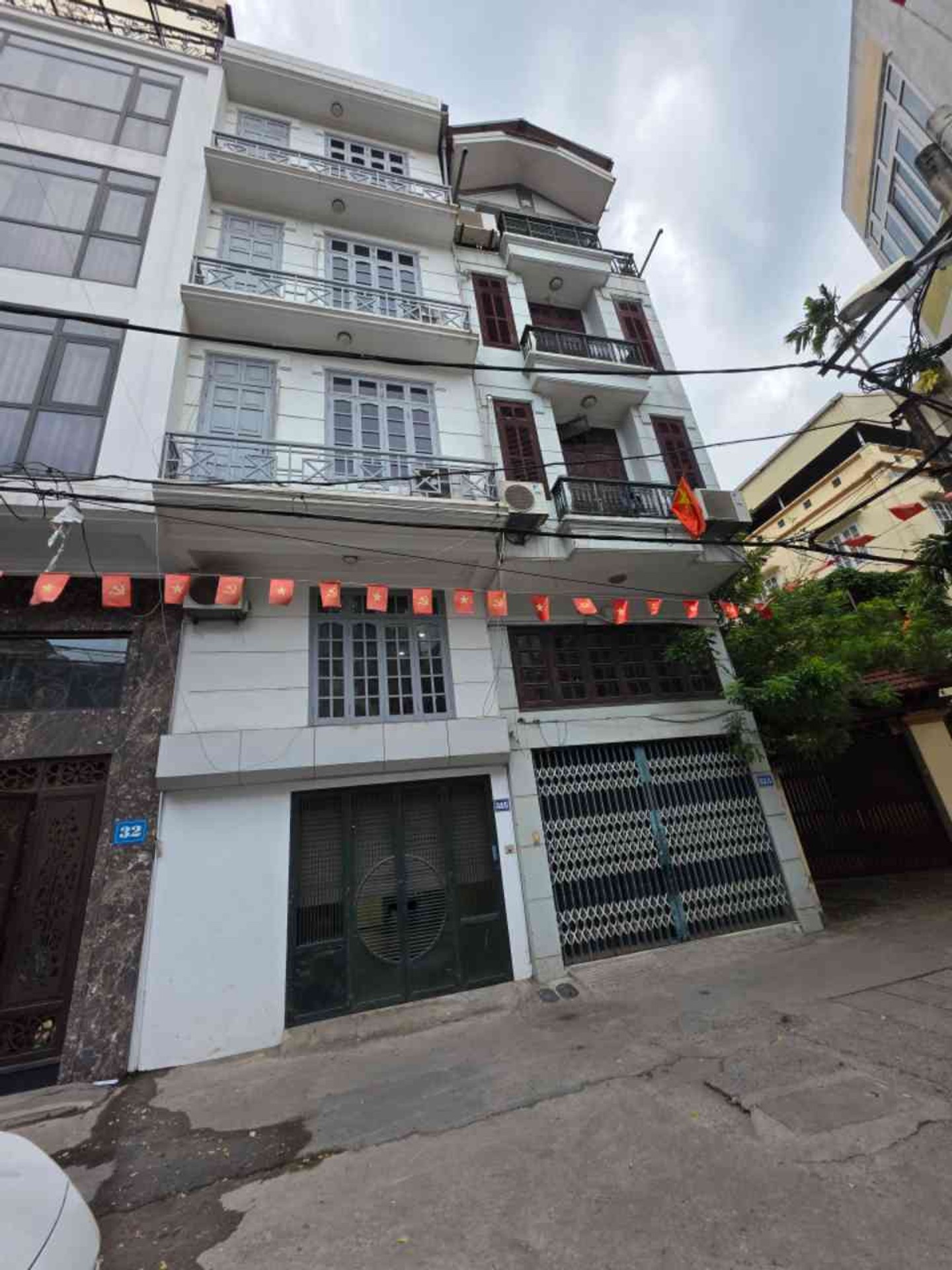 Bán nhà Trương Định - diện tích 32m2 5 tầng - Ô TÔ NGỦ TRONG NHÀ - giá 13 tỷ