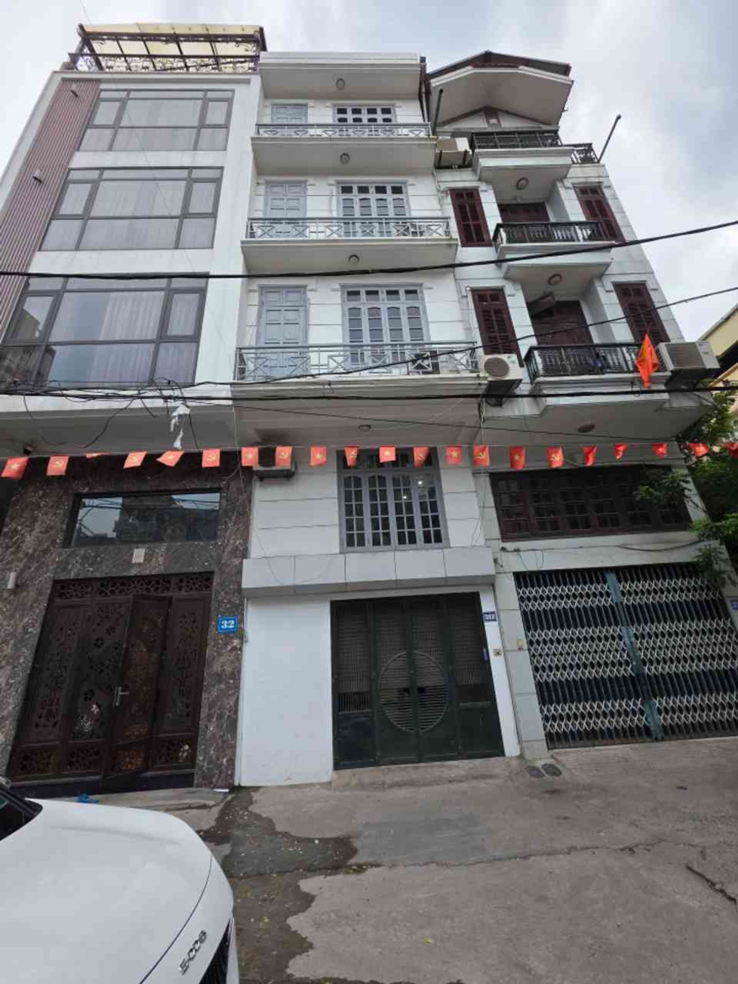 Bán nhà Trương Định - diện tích 32m2 5 tầng - Ô TÔ NGỦ TRONG NHÀ - giá 13 tỷ