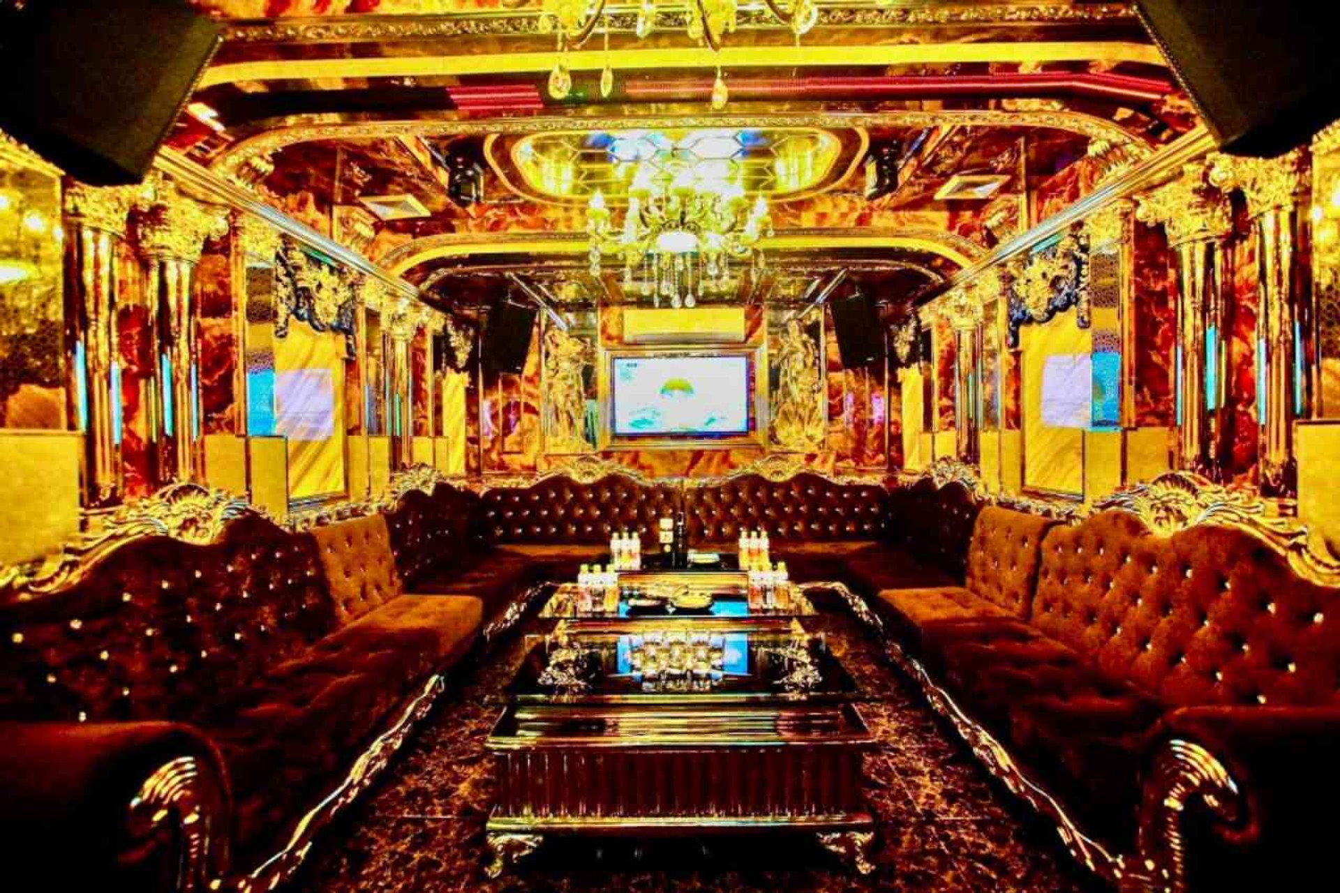 Bán nhà Trần Khát Chân - diện tích 186m2 6 tầng - Tòa nhà karaoke mặt phố - giá 122 tỷ