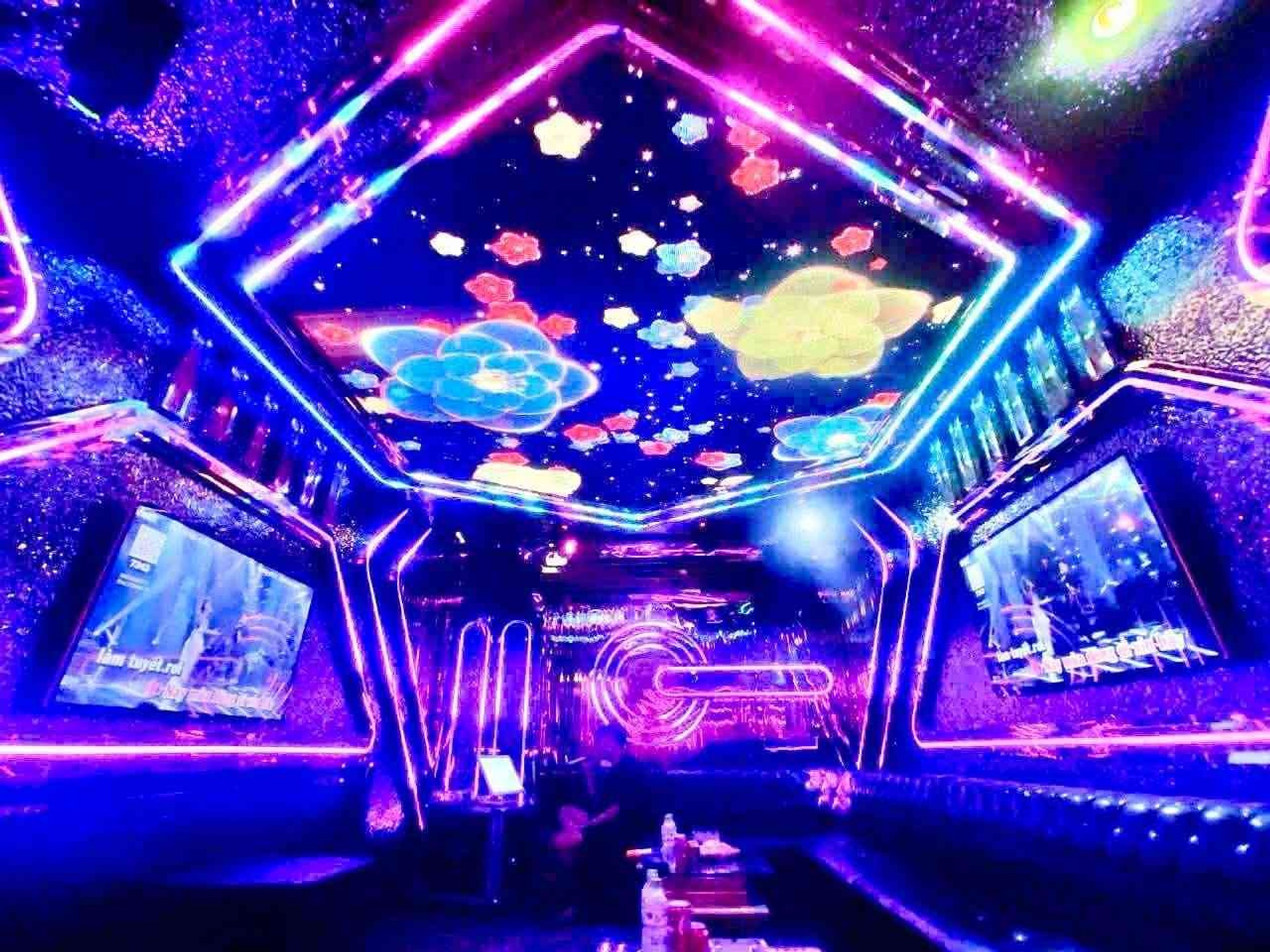 Bán nhà Trần Khát Chân - diện tích 186m2 6 tầng - Tòa nhà karaoke mặt phố - giá 122 tỷ