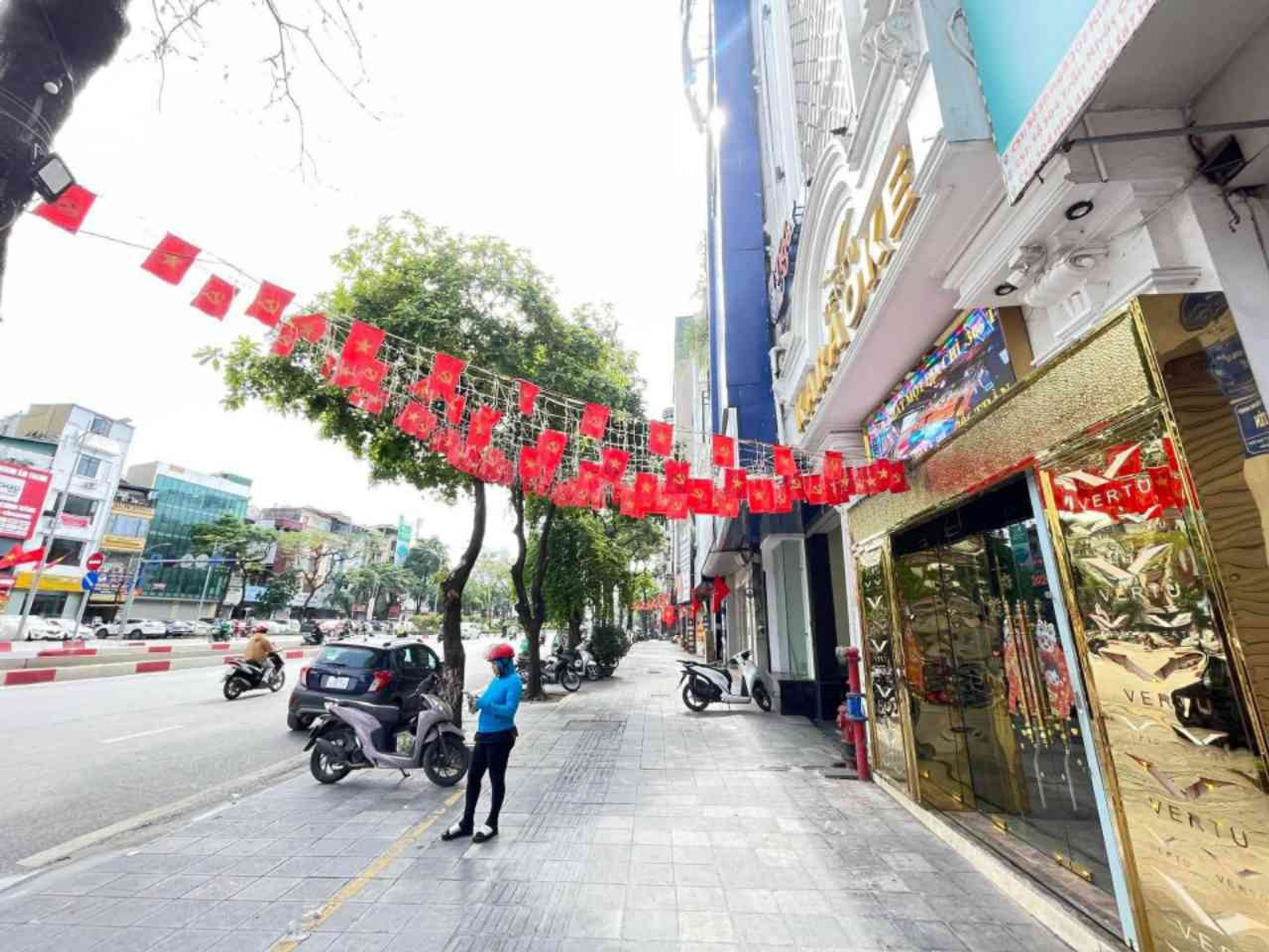 Bán nhà Trần Khát Chân - diện tích 186m2 6 tầng - Tòa nhà karaoke mặt phố - giá 122 tỷ