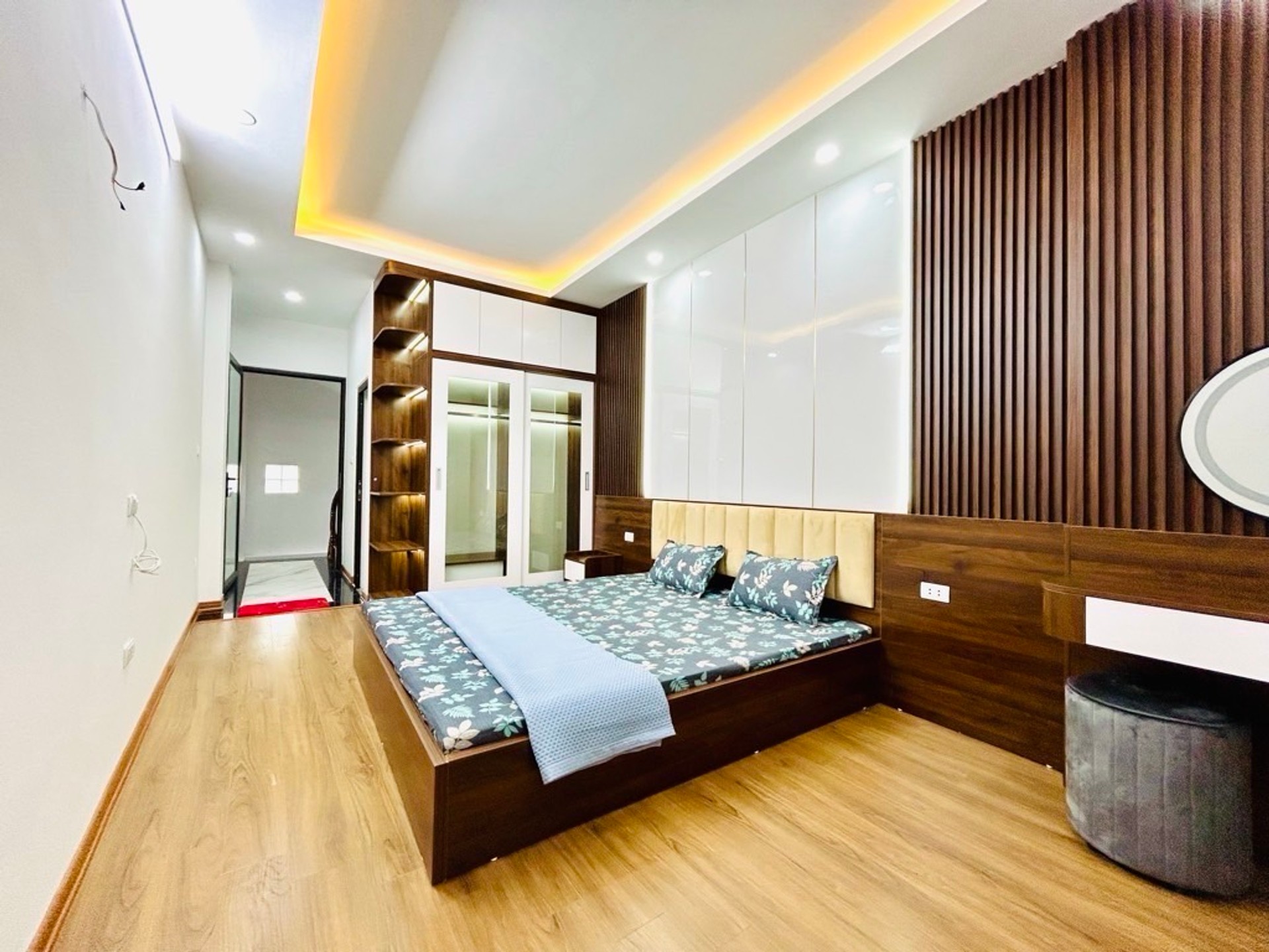Bán nhà Nam Dư - diện tích 30m2 5 tầng - Ô tô đỗ cửa - giá 8,4 tỷ