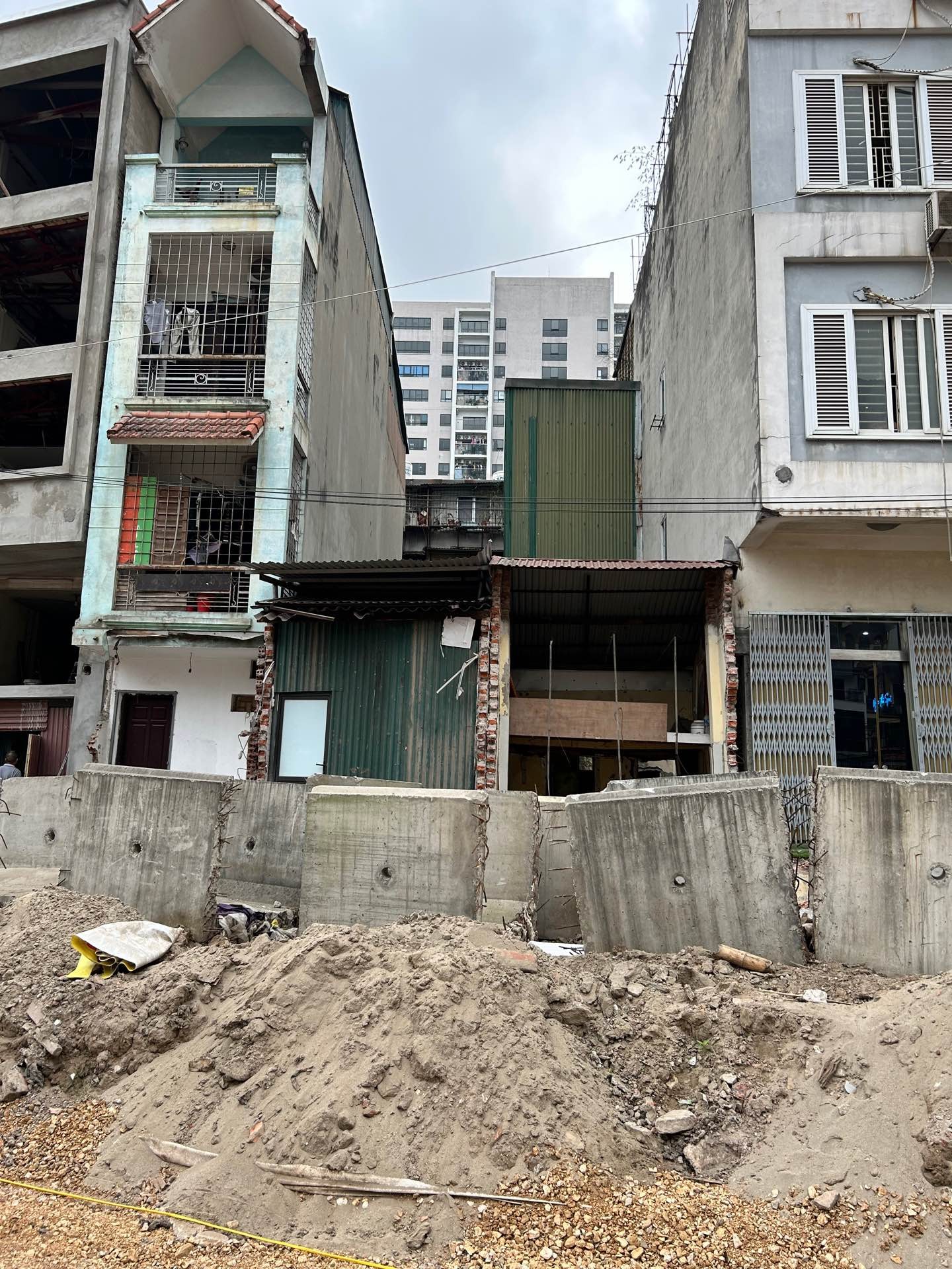 Bán nhà La Thành - diện tích 61.7m2 1 tầng - Mặt phố, mặt ngõ - giá 32 tỷ