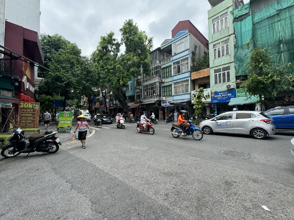 Bán nhà Đông Mác - diện tích 77.4m2 2 tầng - Phân lô ô tô tránh - giá 41 tỷ