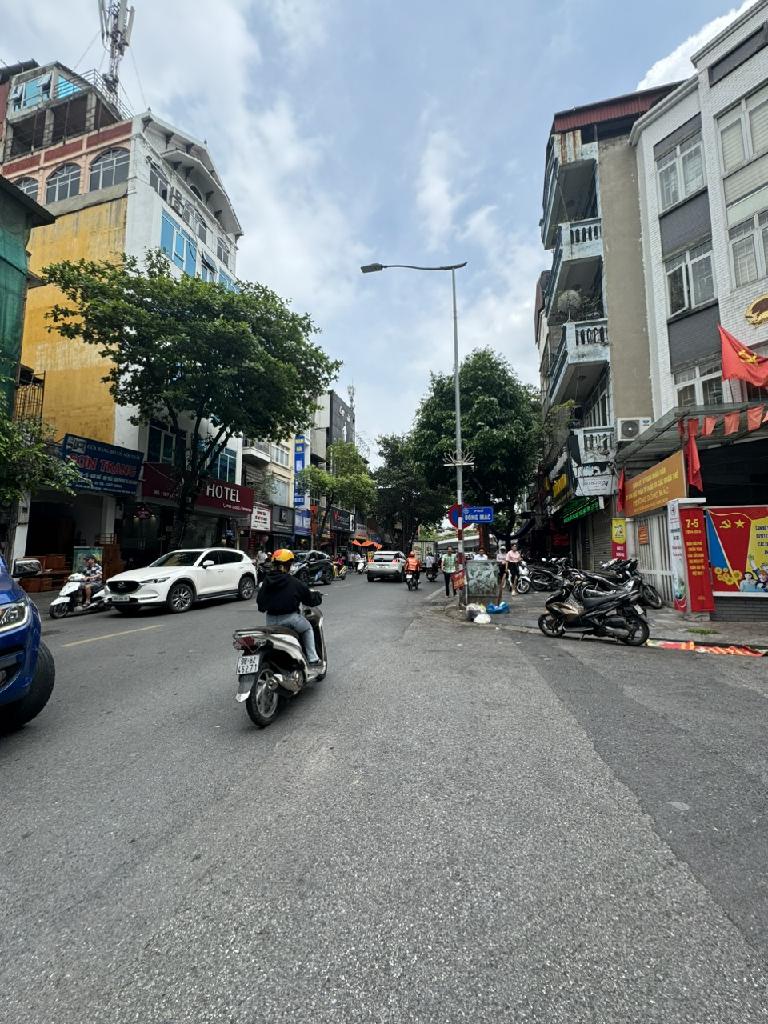 Bán nhà Đông Mác - diện tích 77.4m2 2 tầng - Phân lô ô tô tránh - giá 41 tỷ