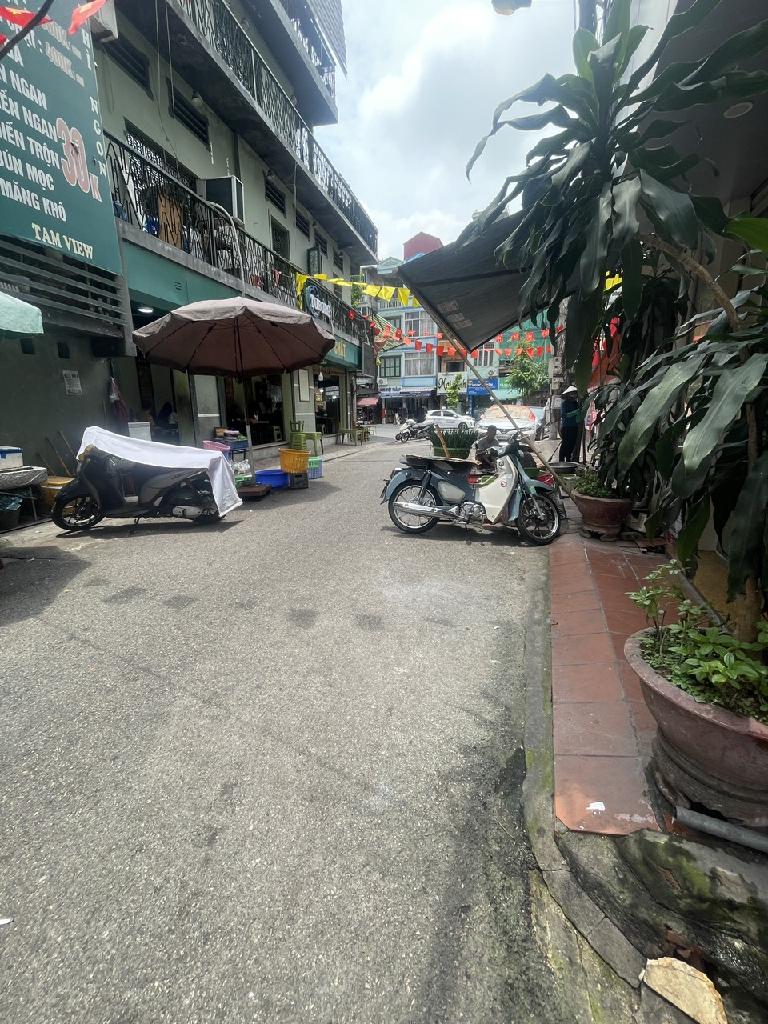 Bán nhà Đông Mác - diện tích 77.4m2 2 tầng - Phân lô ô tô tránh - giá 41 tỷ