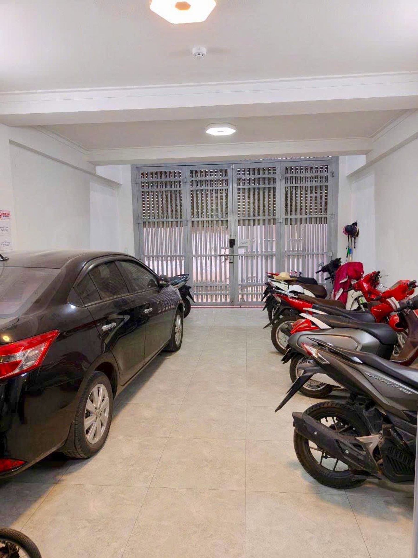 Bán nhà Yên Lạc - diện tích 80m2 8 tầng - Thang máy, ô tô vào nhà - giá 36,2 tỷ