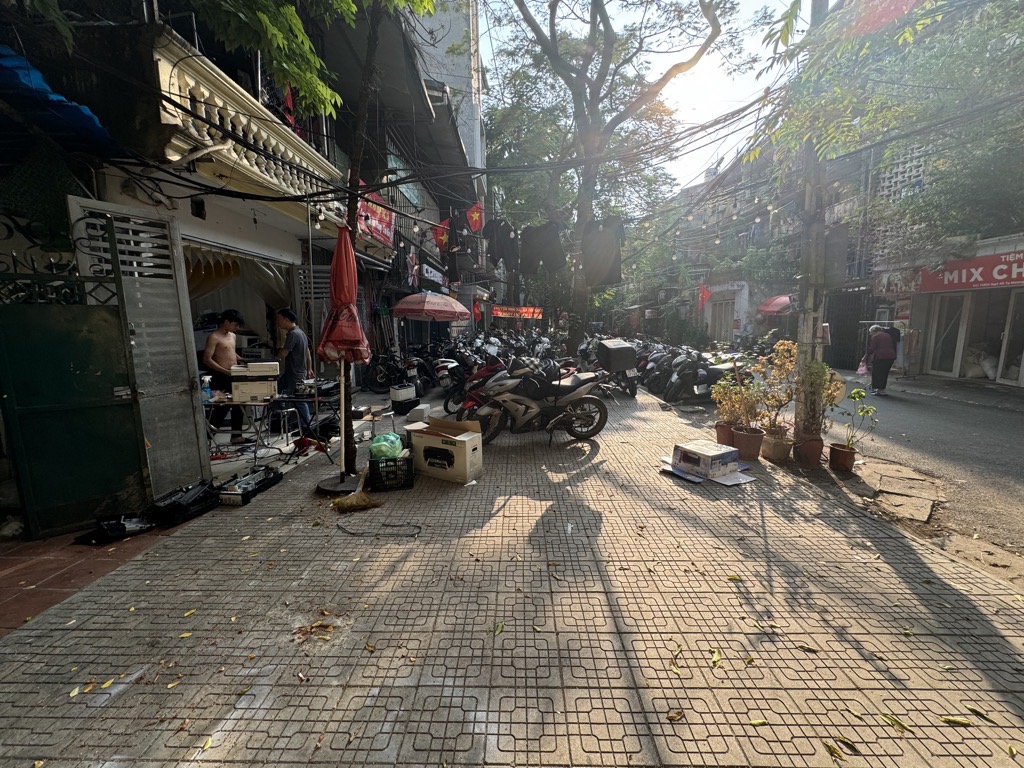 Bán nhà Tạ Quang Bửu - diện tích 130m2 4 tầng - ô tô tránh - giá 31,5 tỷ