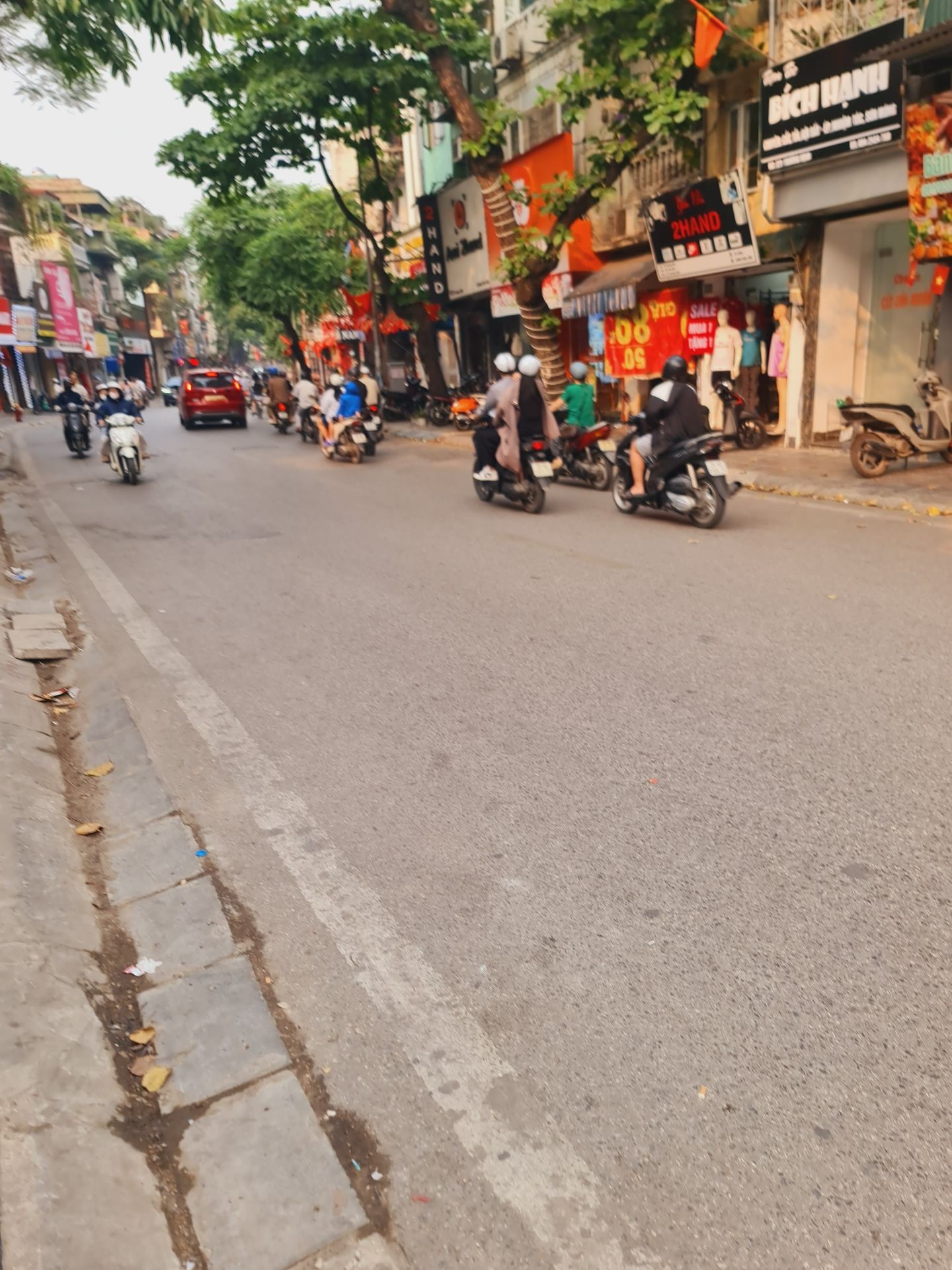 Bán nhà Trương Định - diện tích 52m2 2 tầng - Nhà mặt phố, siêu kinh doanh - giá 12 tỷ