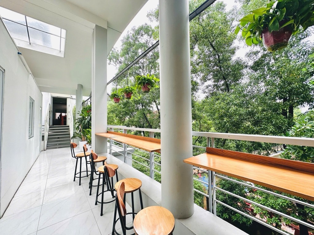 Bán nhà Bắc Linh Đàm - diện tích 215.8m2 4 tầng - ô tô tránh - giá 59,6 tỷ