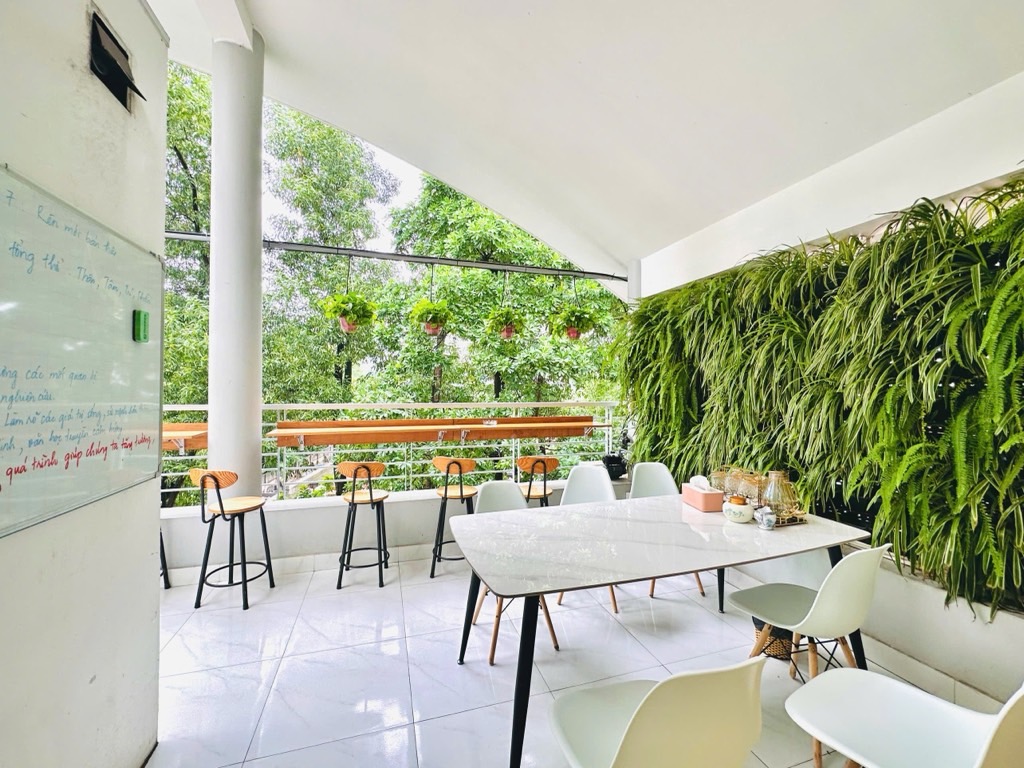 Bán nhà Bắc Linh Đàm - diện tích 215.8m2 4 tầng - ô tô tránh - giá 59,6 tỷ