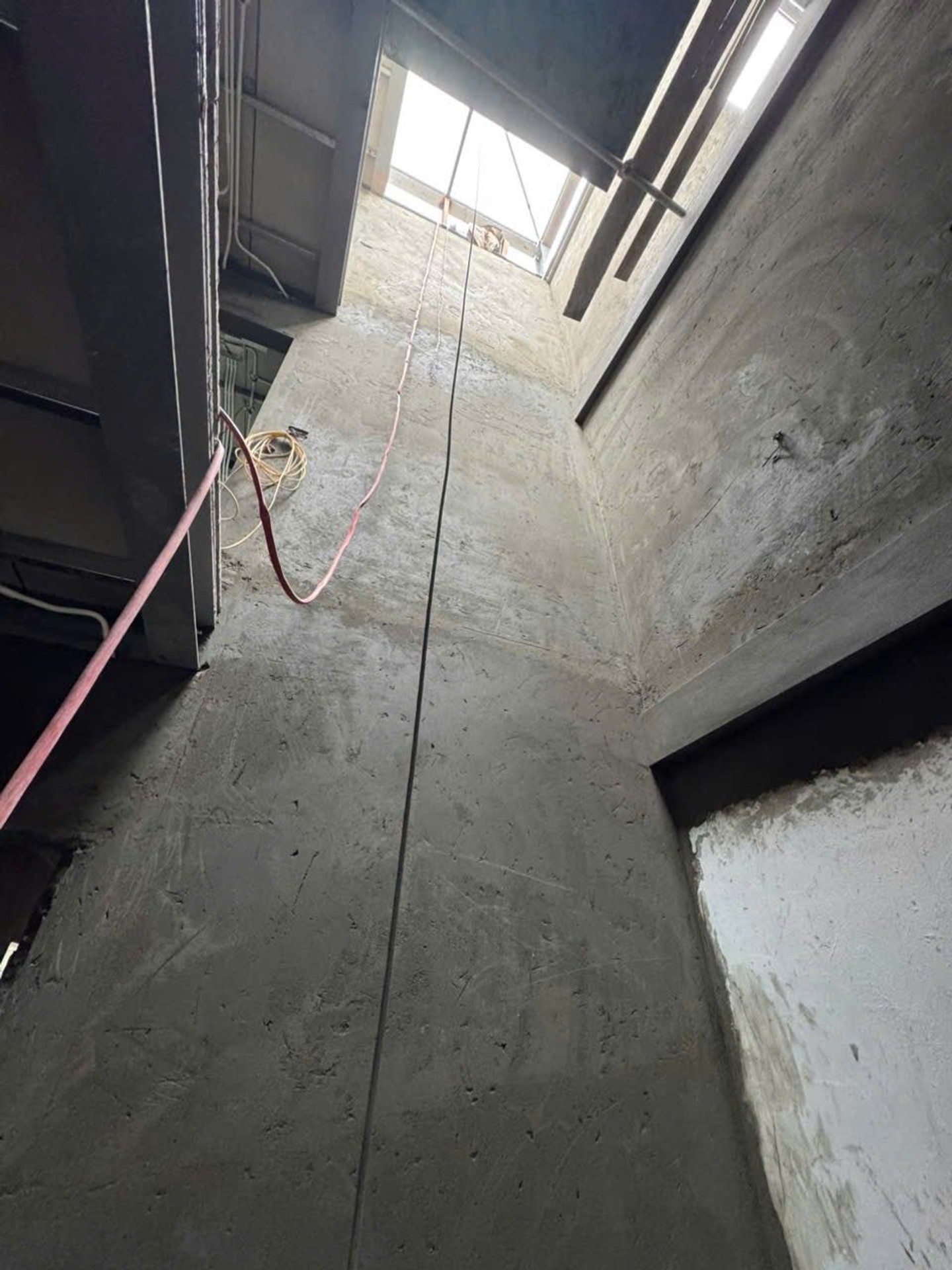 Bán nhà Hoàng Mai - diện tích 64m2 5 tầng - Lô góc, 3 thoáng vĩnh viễn - giá 17,3 tỷ