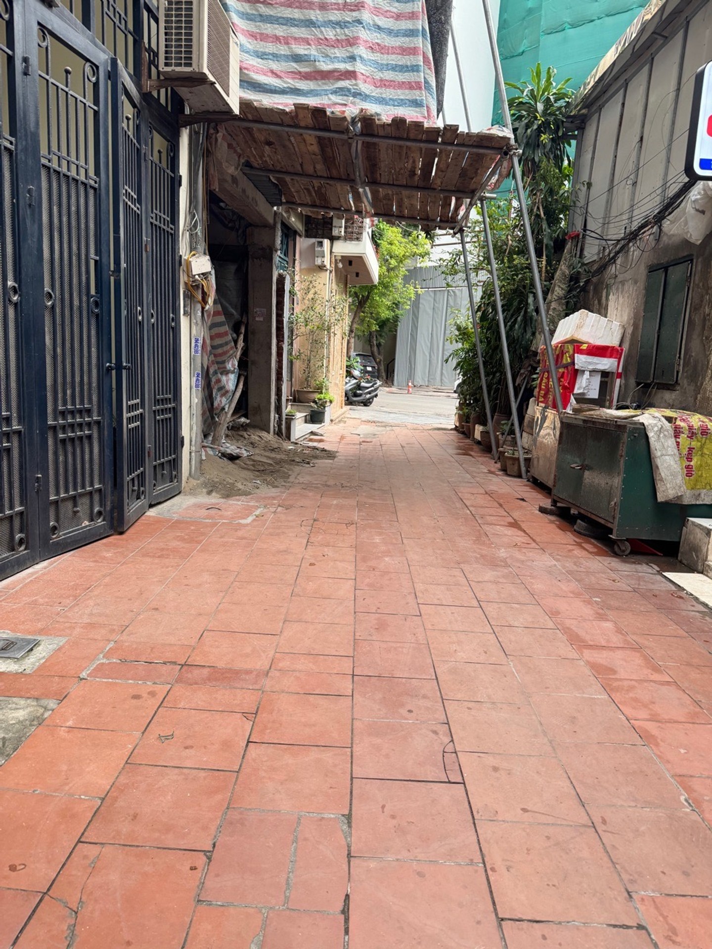 Bán nhà Lê Văn Hưu - diện tích 34m2 5 tầng - ô tô đỗ cửa - giá 18,5 tỷ
