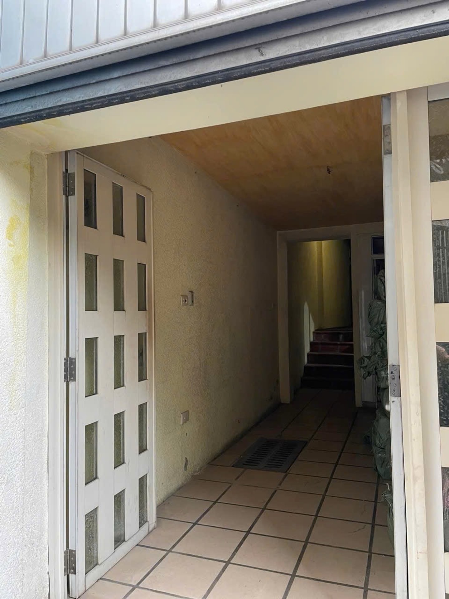 Bán nhà Lê Văn Hưu - diện tích 34m2 5 tầng - ô tô đỗ cửa - giá 18,5 tỷ