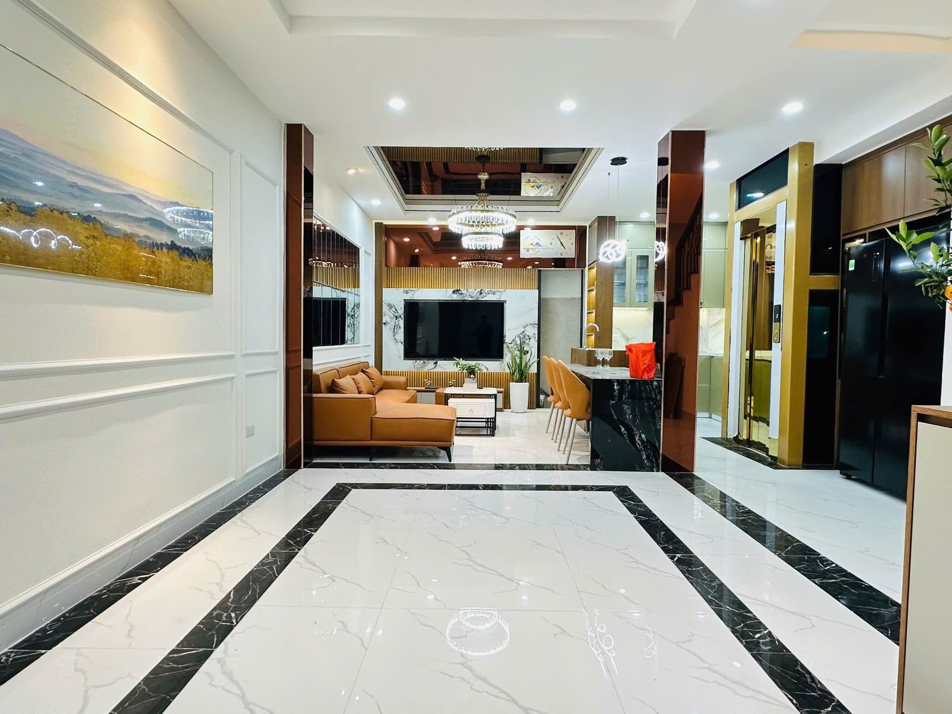Bán nhà Trương Định - diện tích 47m2 5 tầng - Nhà đẹp - thang máy - giá 11,8 tỷ