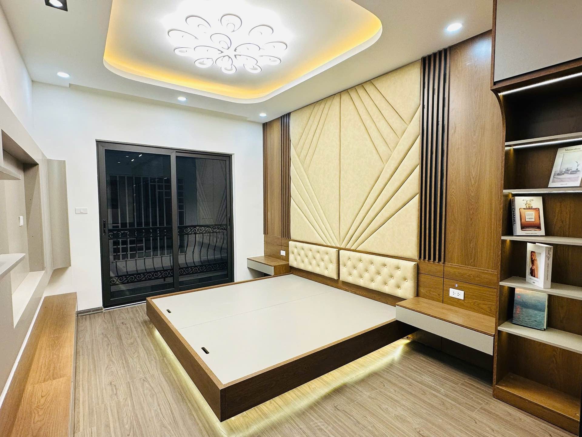Bán nhà Trương Định - diện tích 47m2 5 tầng - Nhà đẹp - thang máy - giá 11,8 tỷ