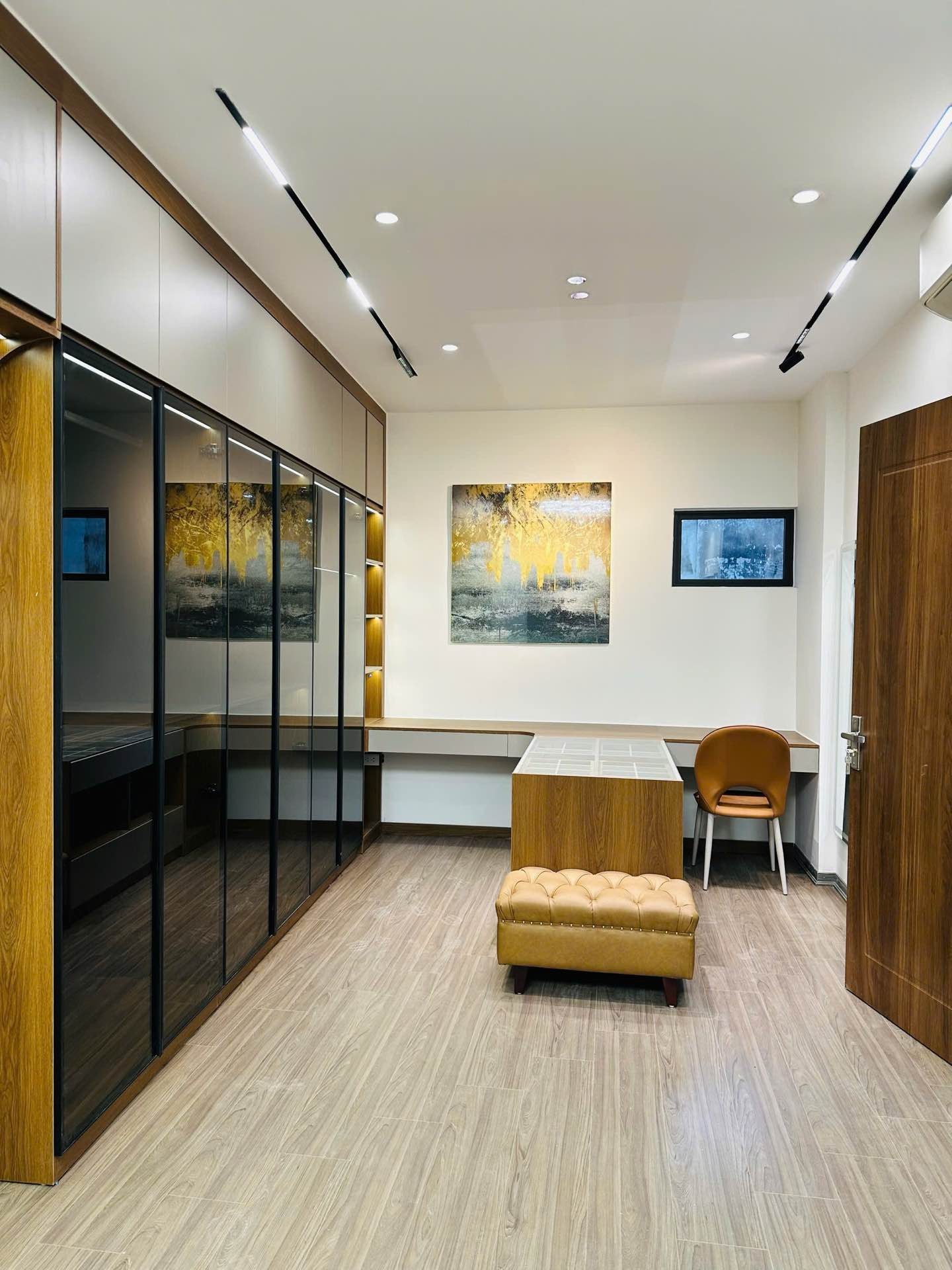 Bán nhà Trương Định - diện tích 47m2 5 tầng - Nhà đẹp - thang máy - giá 11,8 tỷ