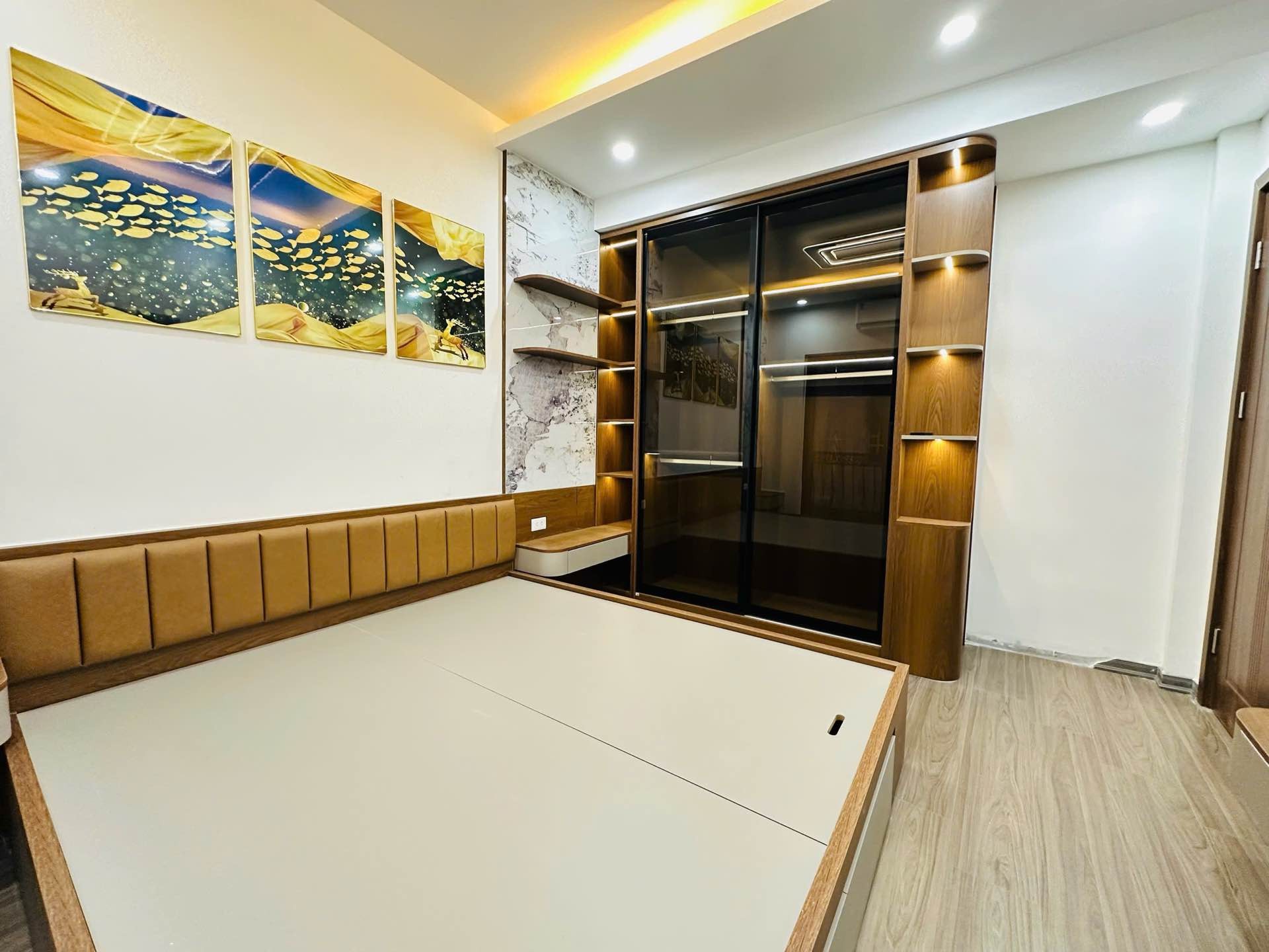 Bán nhà Trương Định - diện tích 47m2 5 tầng - Nhà đẹp - thang máy - giá 11,8 tỷ
