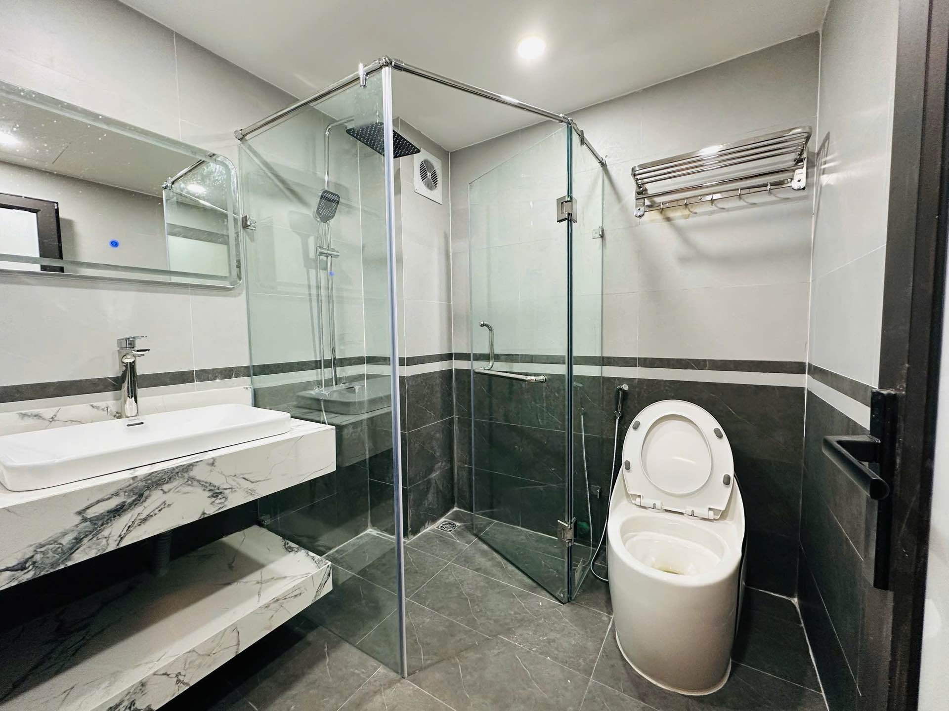 Bán nhà Trương Định - diện tích 47m2 5 tầng - Nhà đẹp - thang máy - giá 11,8 tỷ