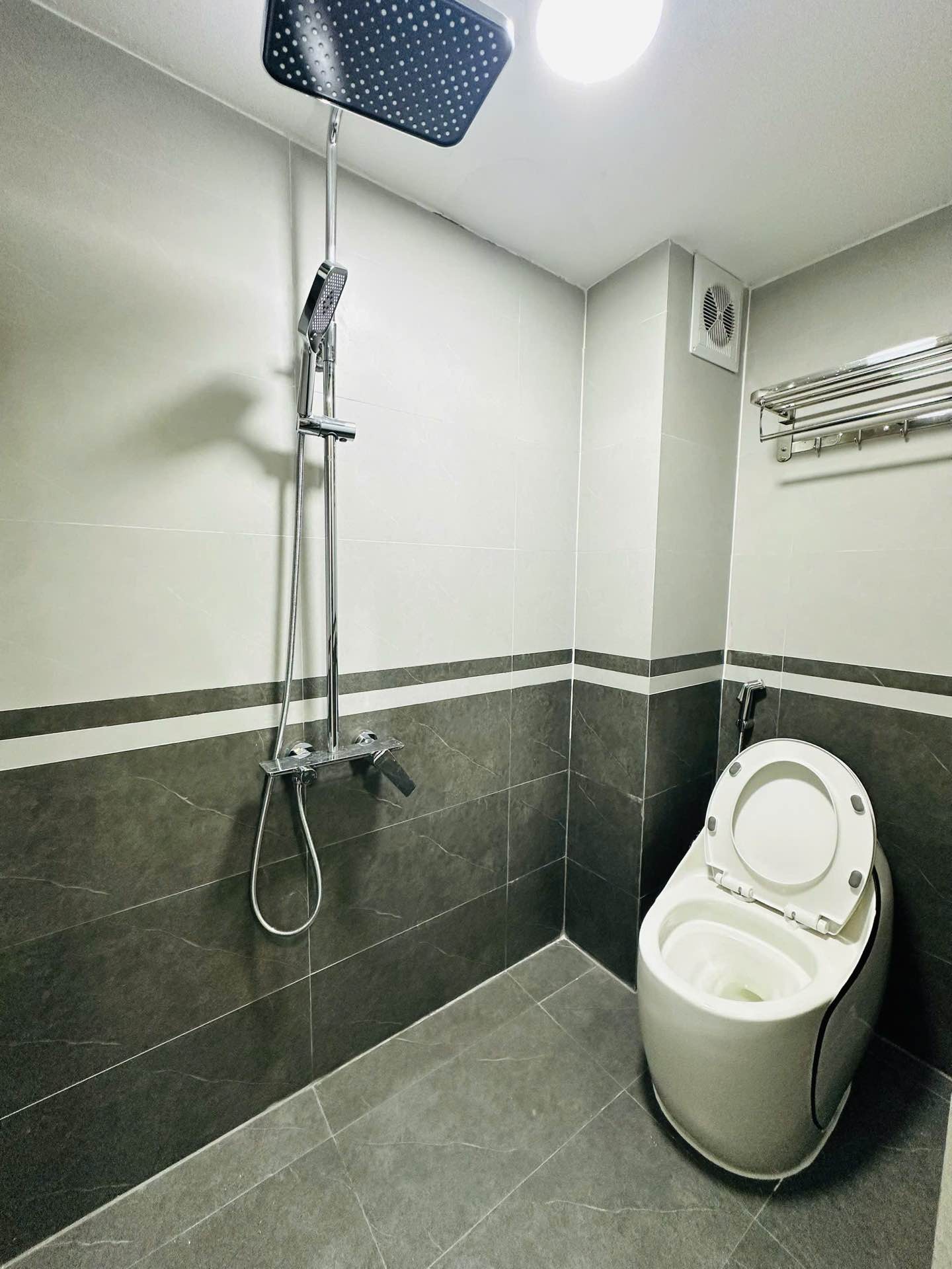 Bán nhà Trương Định - diện tích 47m2 5 tầng - Nhà đẹp - thang máy - giá 11,8 tỷ