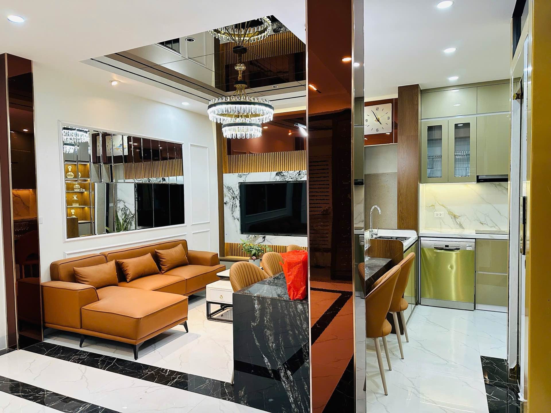 Bán nhà Trương Định - diện tích 47m2 5 tầng - Nhà đẹp - thang máy - giá 11,8 tỷ