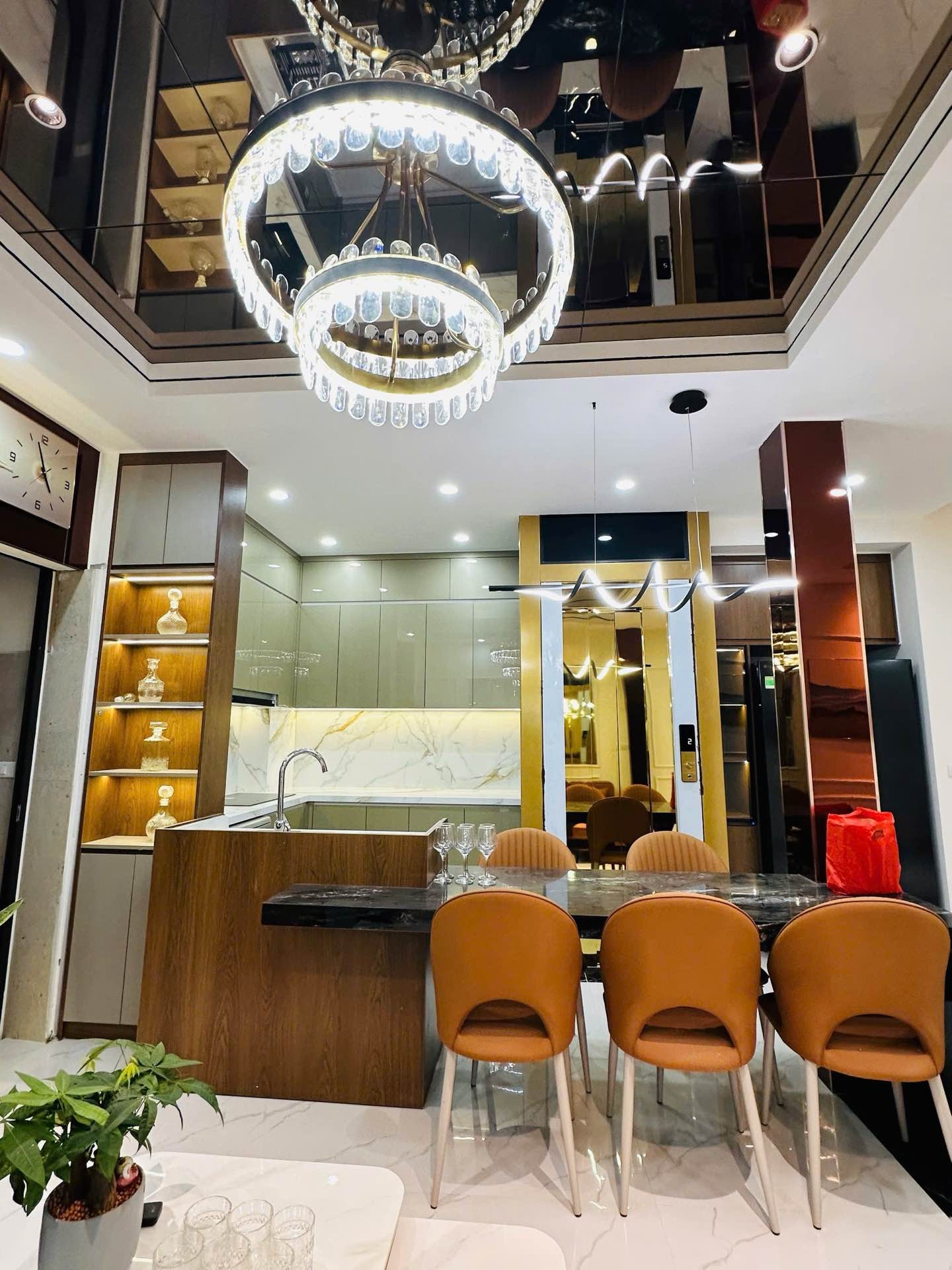 Bán nhà Trương Định - diện tích 47m2 5 tầng - Nhà đẹp - thang máy - giá 11,8 tỷ