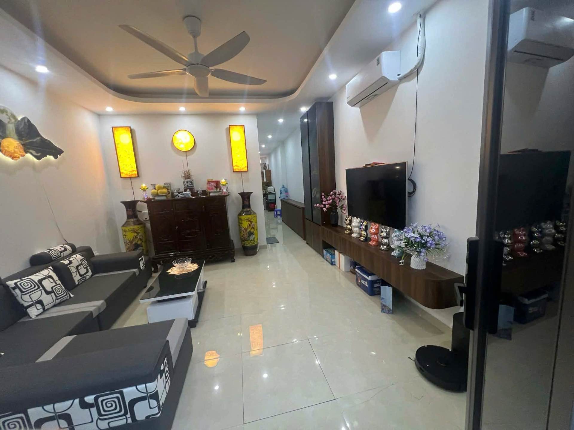 Bán nhà Định Công Hạ - diện tích 56m2 1 tầng - Nhà mới đẹp, chủ tặng toàn bộ nội thất - giá 2,5 tỷ