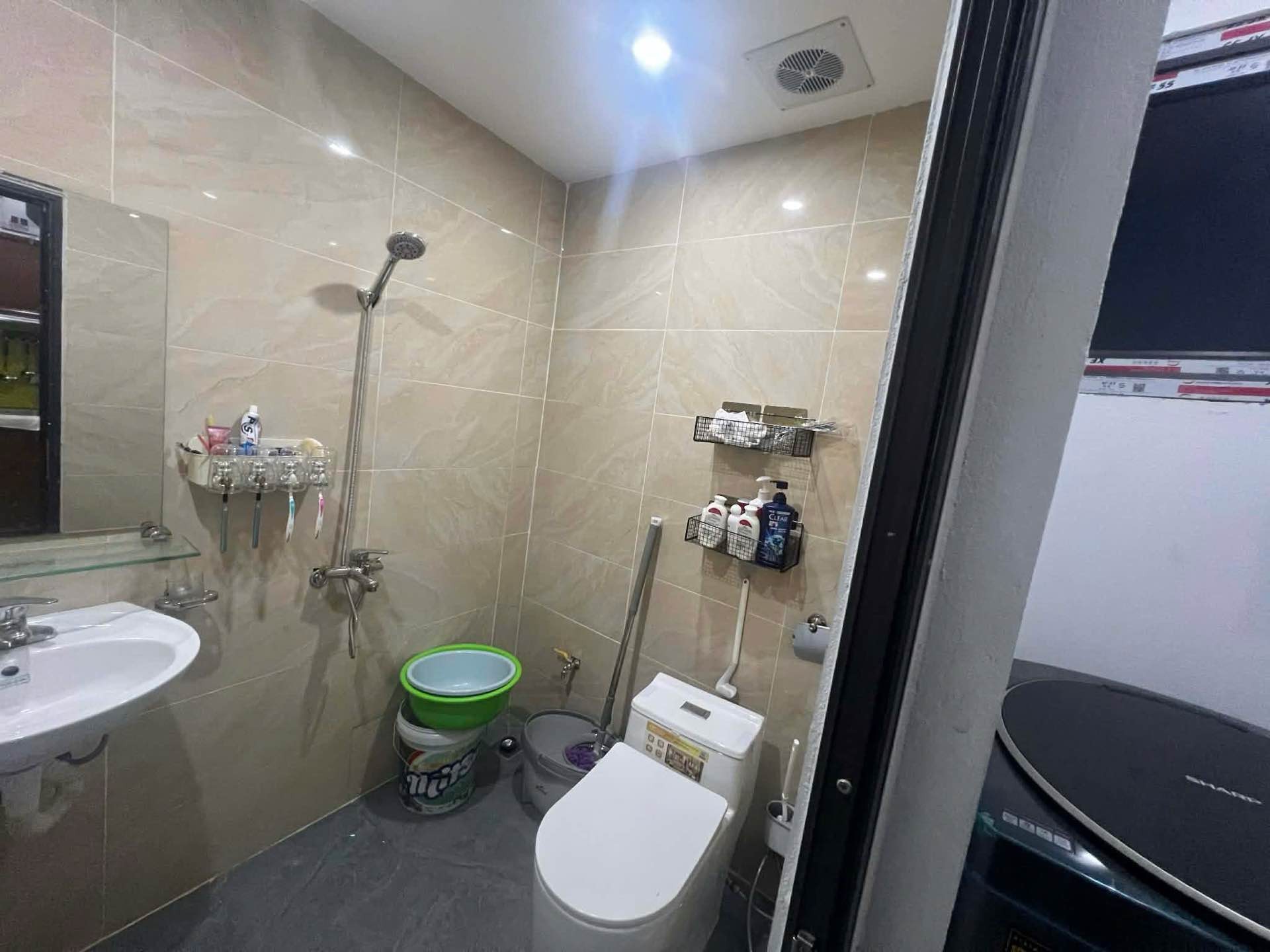 Bán nhà Định Công Hạ - diện tích 56m2 1 tầng - Nhà mới đẹp, chủ tặng toàn bộ nội thất - giá 2,5 tỷ