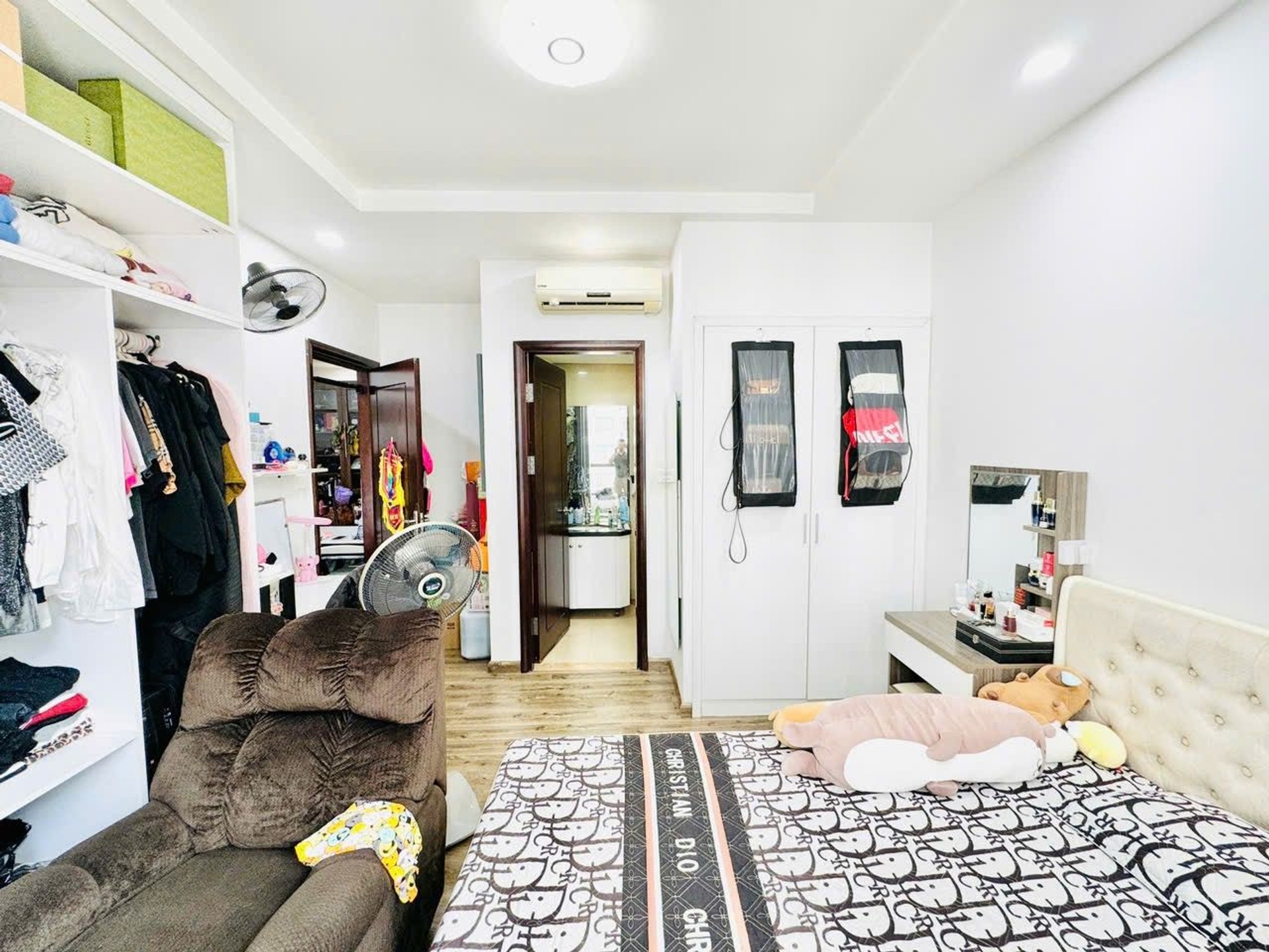 Bán nhà Minh Khai - diện tích 83m2 1 tầng - Căn hộ chung cư T18 Times City - giá 10 tỷ