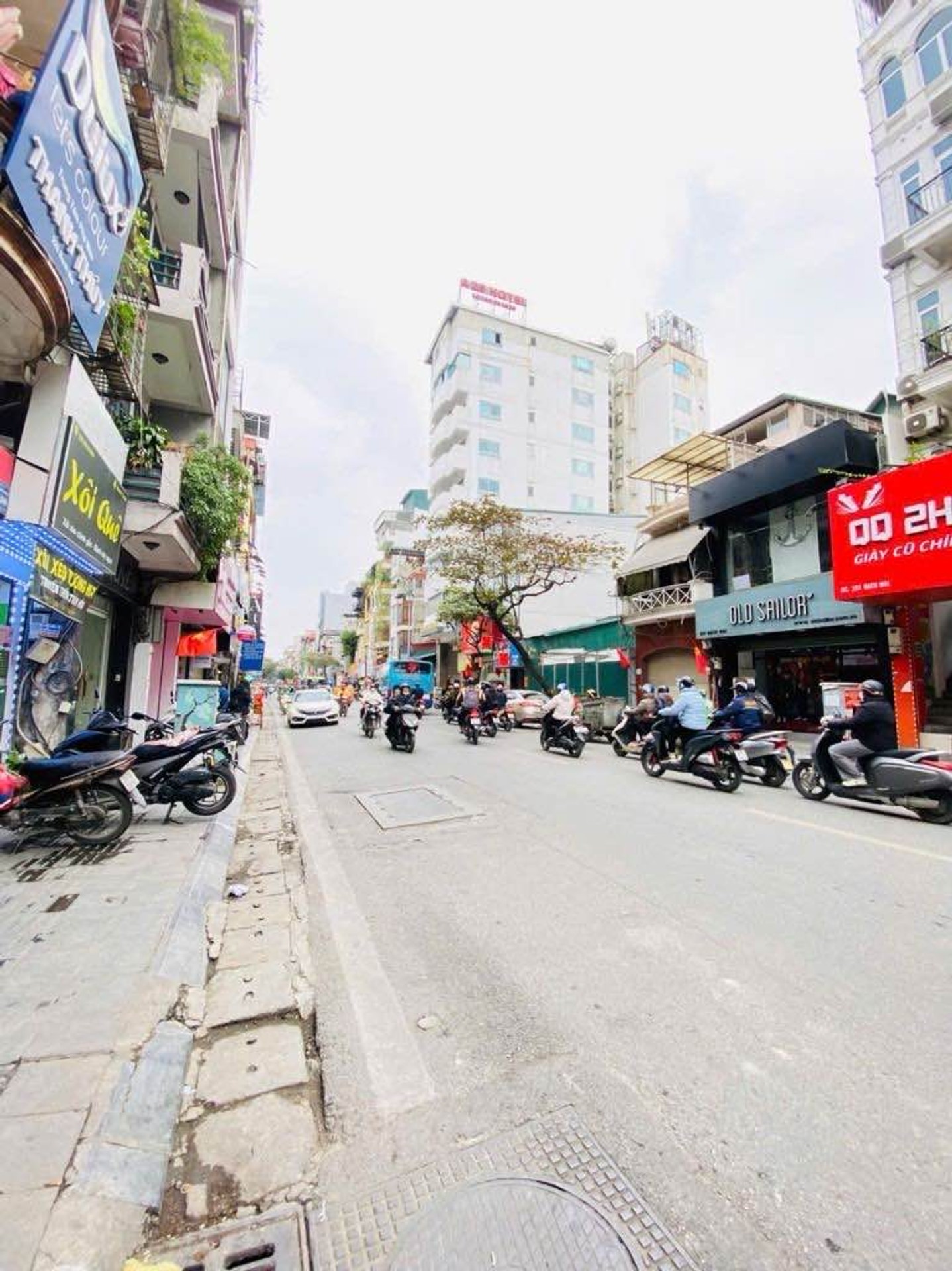 Bán nhà Bạch Mai - diện tích 84m2 2 tầng - Mặt tiền khủng - giá 14 tỷ