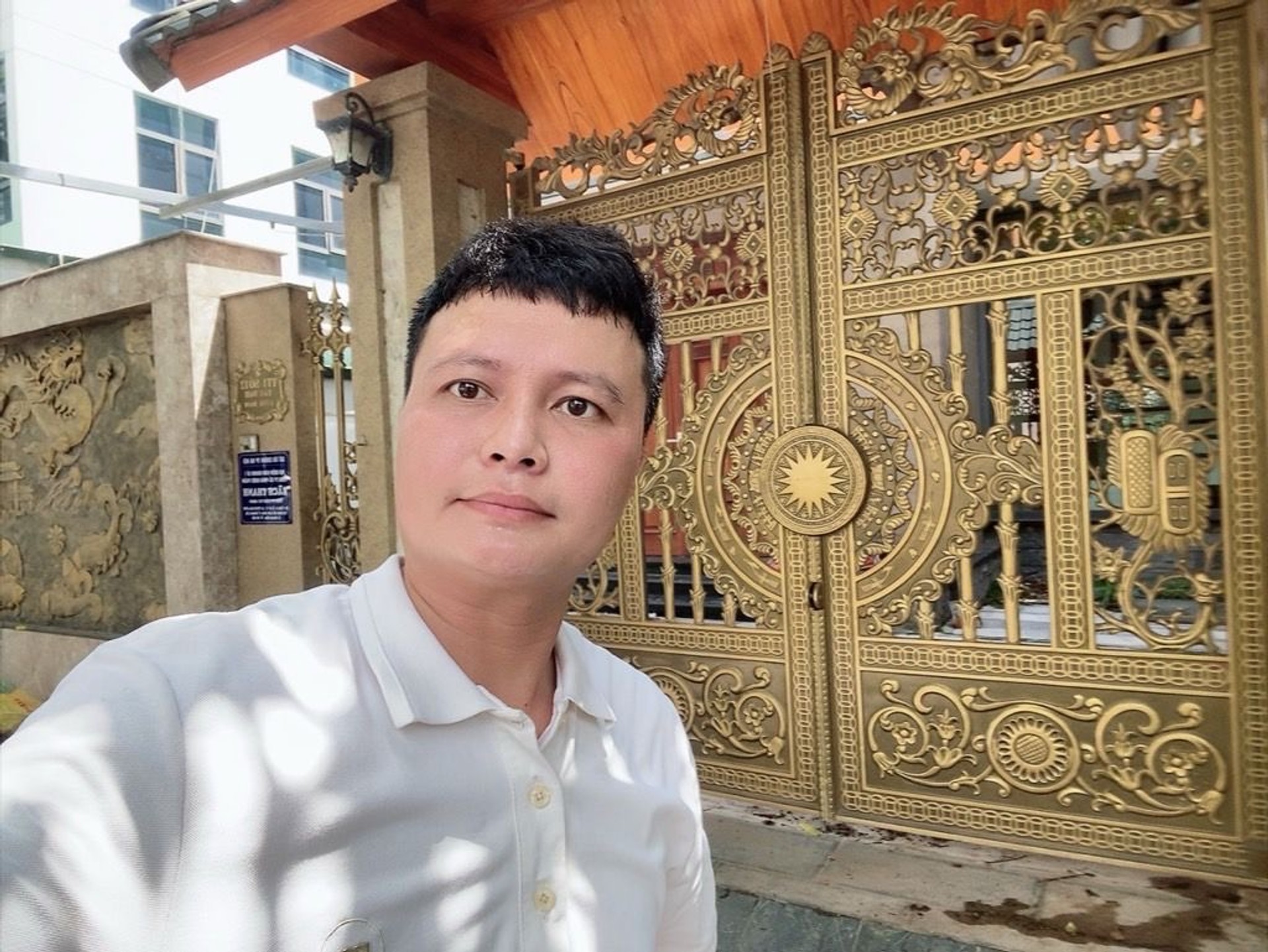 Bán nhà Ngõ 4 KĐT mới Tây Nam hồ Linh Đàm - diện tích 180m2 4 tầng - Lô góc 3 mặt thoáng - giá 75 tỷ