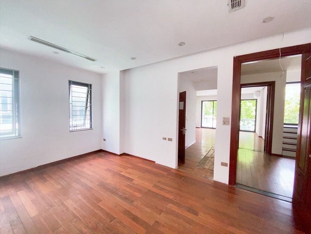 Bán nhà Ngõ 4 KĐT mới Tây Nam hồ Linh Đàm - diện tích 180m2 4 tầng - Lô góc 3 mặt thoáng - giá 75 tỷ