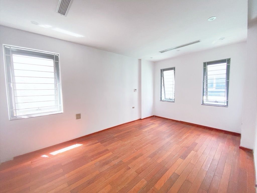 Bán nhà Ngõ 4 KĐT mới Tây Nam hồ Linh Đàm - diện tích 180m2 4 tầng - Lô góc 3 mặt thoáng - giá 75 tỷ