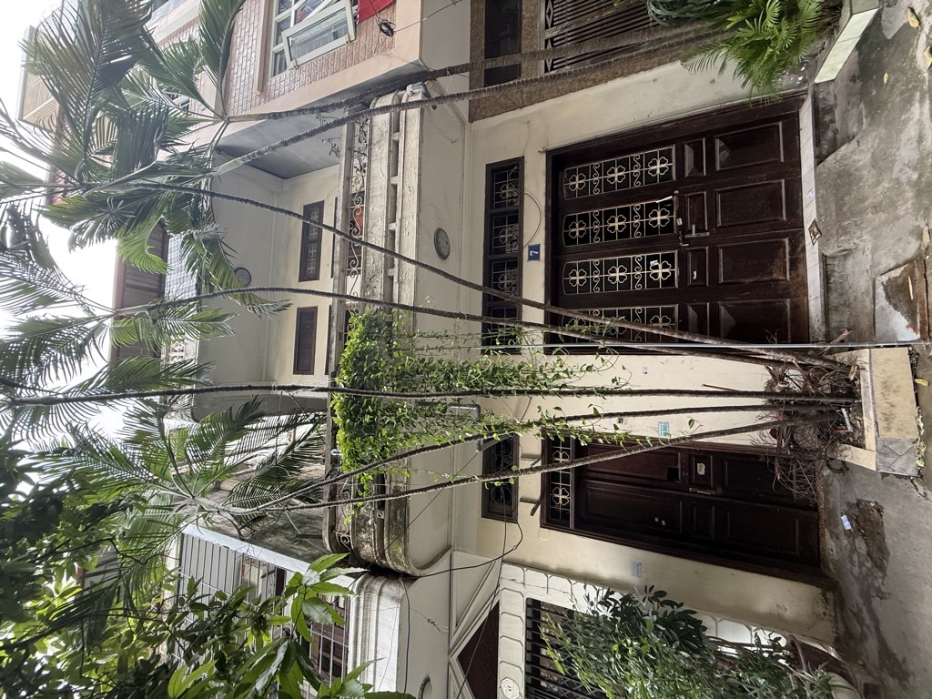 Bán nhà Đường Láng - diện tích 60m2 2 tầng - Ô tô nằm gọn trong nhà - giá 25 tỷ