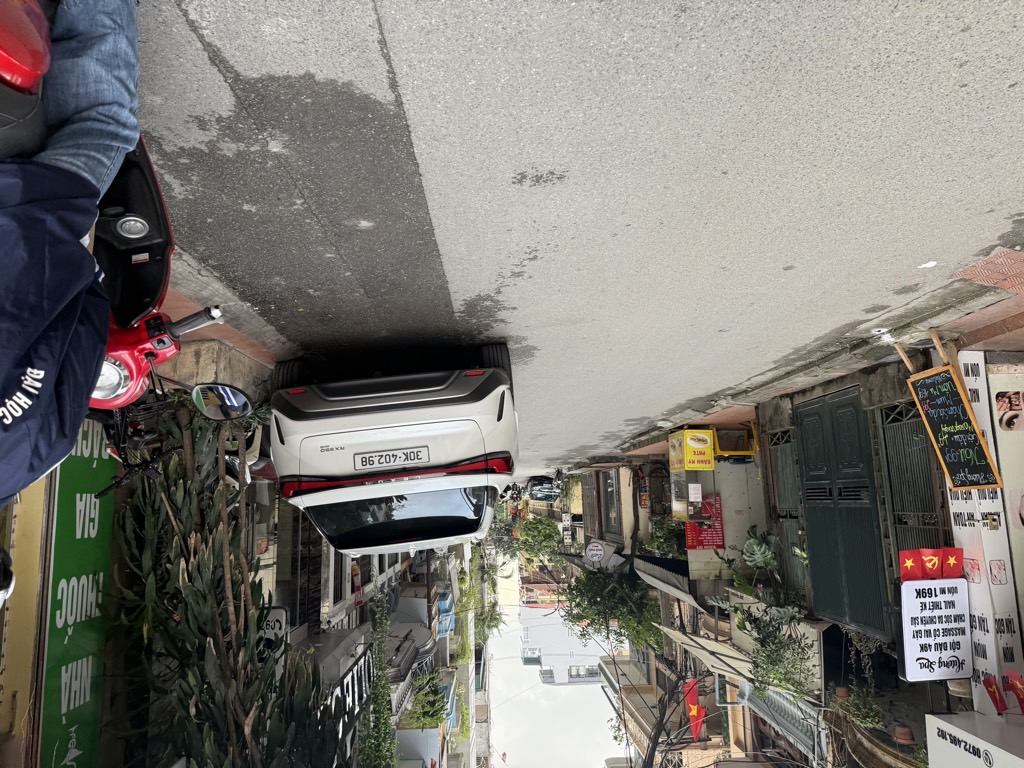 Bán nhà Đường Láng - diện tích 60m2 2 tầng - Ô tô nằm gọn trong nhà - giá 25 tỷ