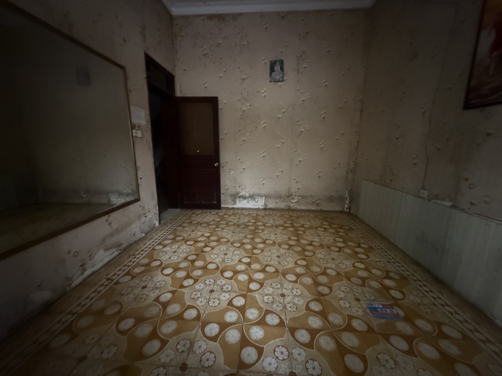 Bán nhà Đường Láng - diện tích 60m2 2 tầng - Ô tô nằm gọn trong nhà - giá 25 tỷ