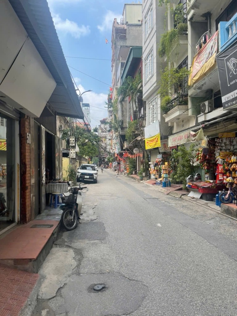 Bán nhà Đường Láng - diện tích 60m2 2 tầng - Ô tô nằm gọn trong nhà - giá 25 tỷ