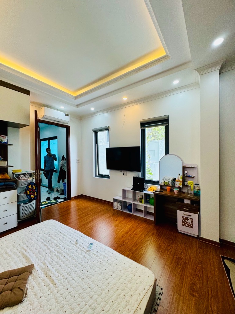 Bán nhà Nguyễn Chính - diện tích 47m2 6 tầng - Ô tô tránh - giá 17,99 tỷ