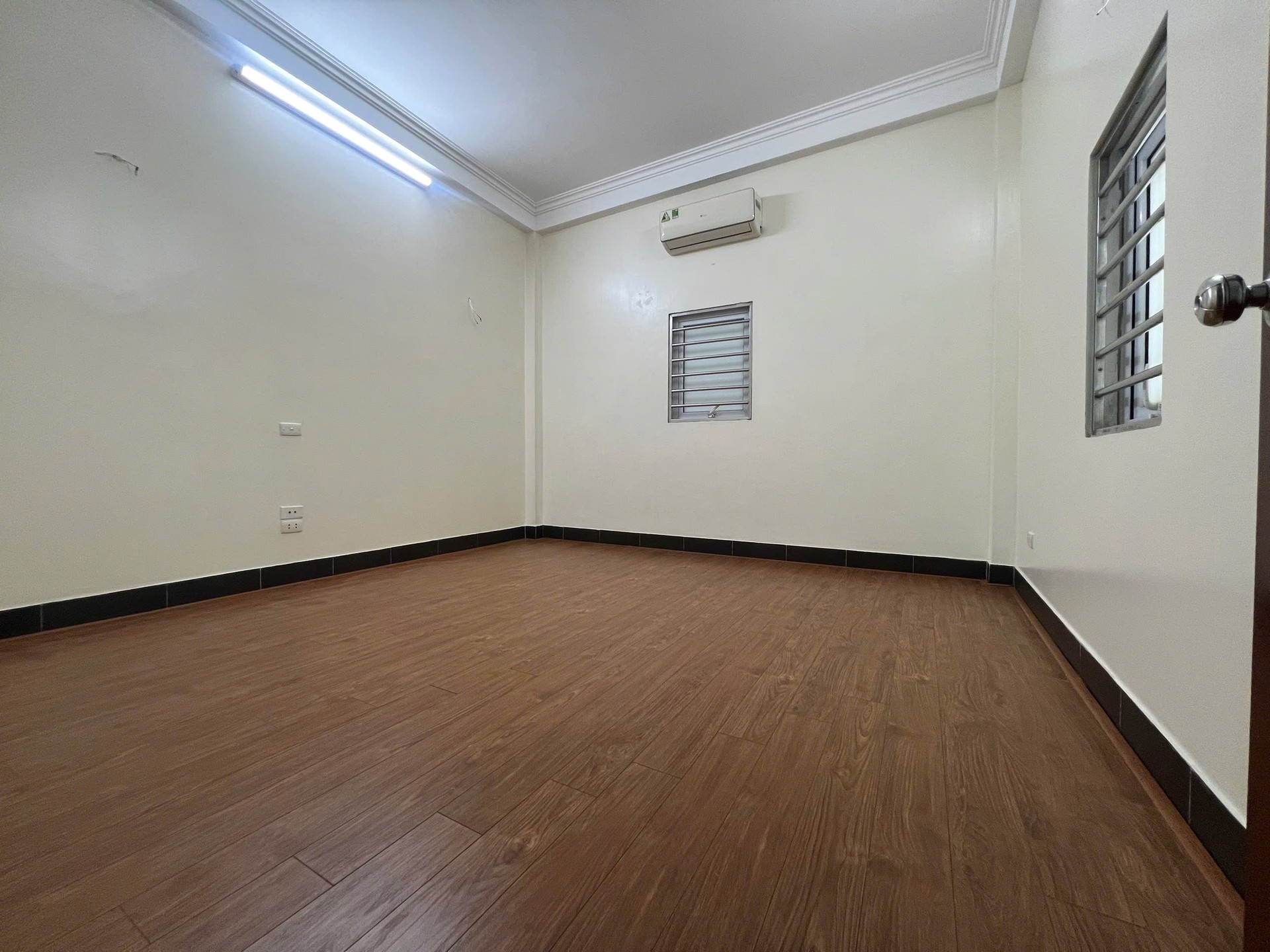 Bán nhà Lạc Trung - diện tích 59m2 4 tầng - Sát ô tô tránh đỗ ngày đêm - giá 13,5 tỷ