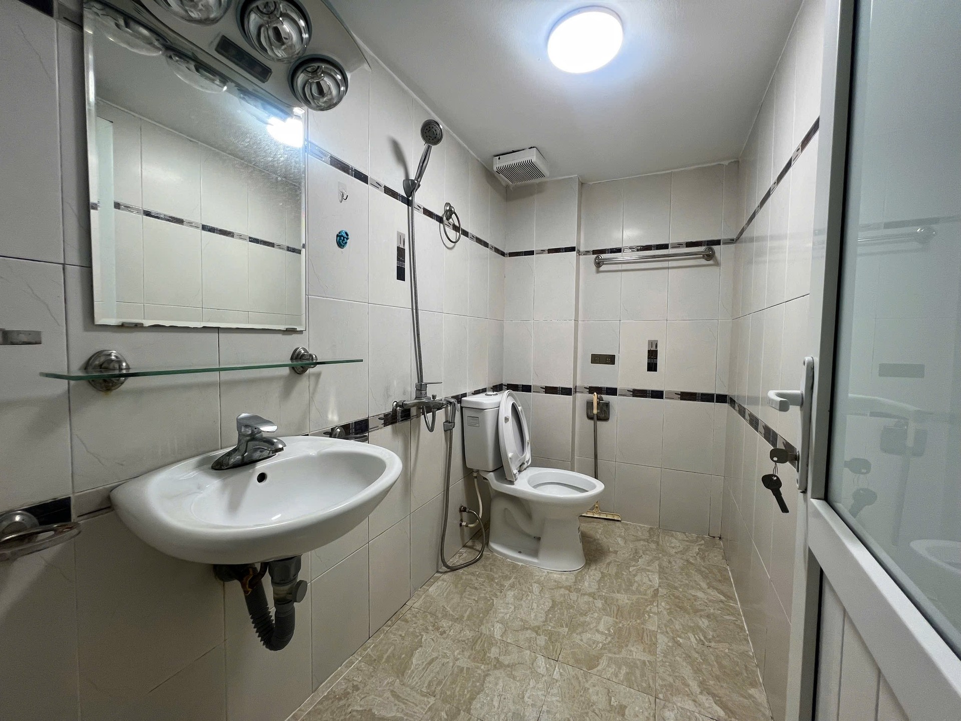 Bán nhà Lạc Trung - diện tích 59m2 4 tầng - Sát ô tô tránh đỗ ngày đêm - giá 13,5 tỷ