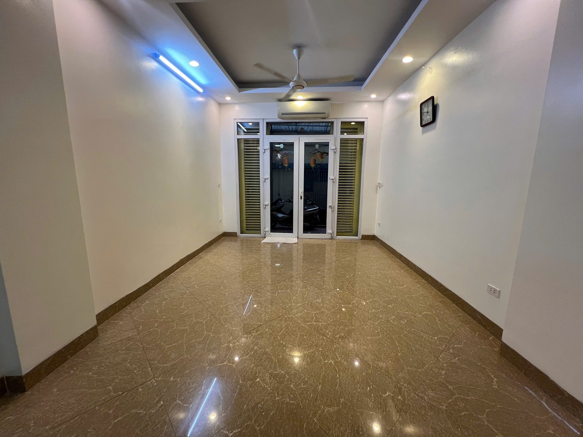 Bán nhà Lạc Trung - diện tích 59m2 4 tầng - Sát ô tô tránh đỗ ngày đêm - giá 13,5 tỷ