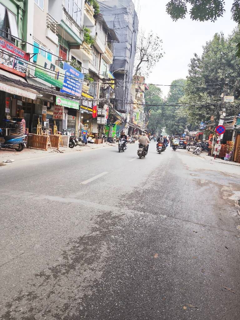 Bán nhà La Thành - diện tích 75.8m2 3 tầng - Ô tô tránh - giá 45 tỷ