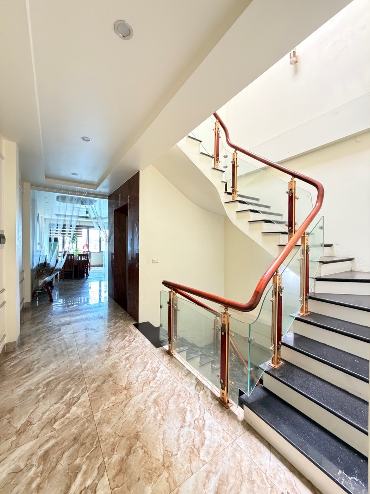 Bán nhà Tứ Hiệp - diện tích 88m2 6 tầng - Mặt phố kinh doanh sầm uất - giá 39,9 tỷ