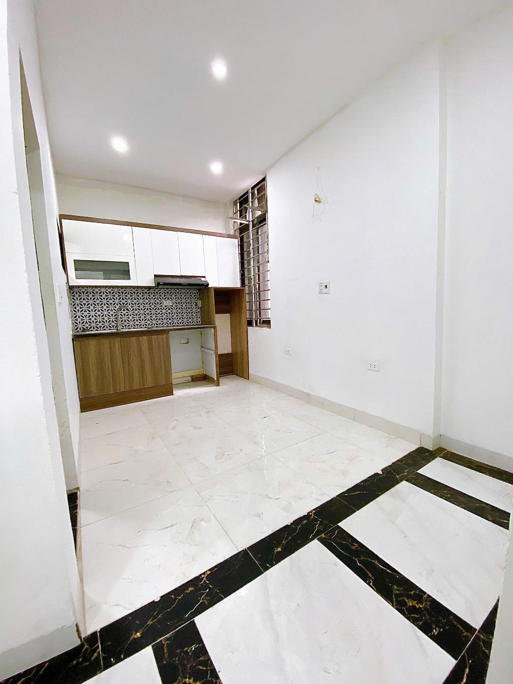 Bán nhà Hoàng Mai - diện tích 96m2 7 tầng - Thang máy - giá 28,5 tỷ