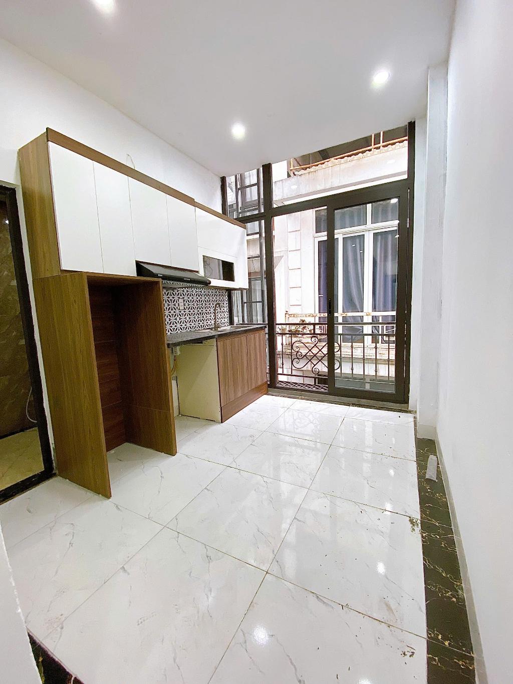 Bán nhà Hoàng Mai - diện tích 96m2 7 tầng - Thang máy - giá 28,5 tỷ