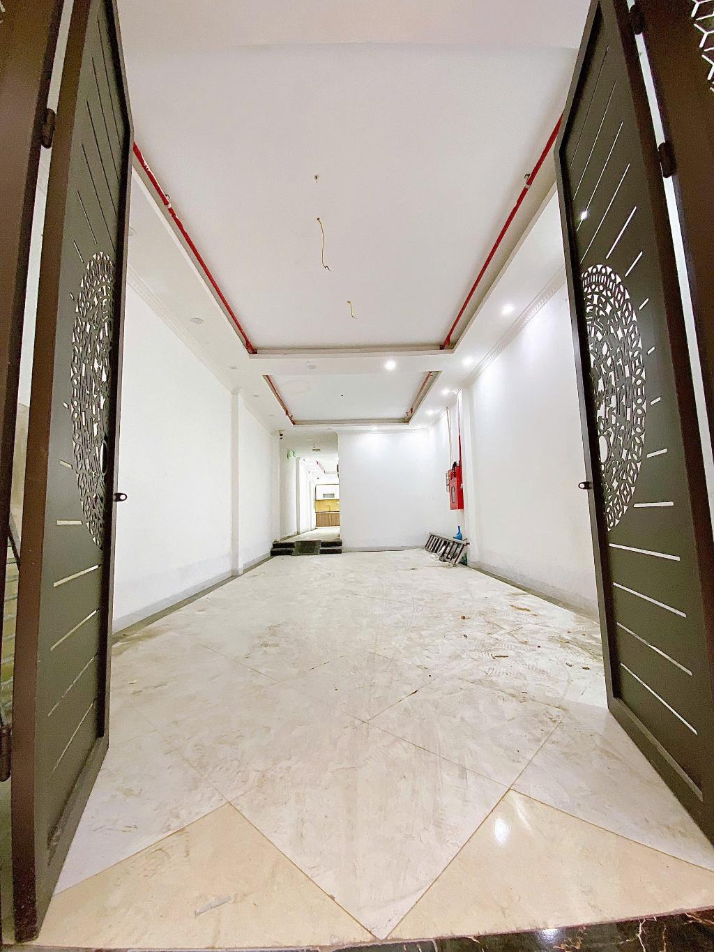 Bán nhà Hoàng Mai - diện tích 96m2 7 tầng - Thang máy - giá 28,5 tỷ