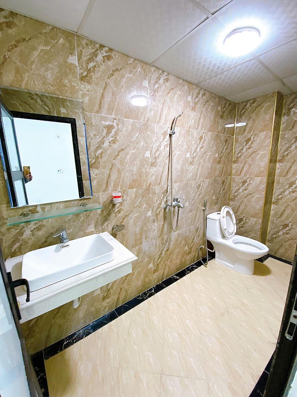 Bán nhà Hoàng Mai - diện tích 96m2 7 tầng - Thang máy - giá 28,5 tỷ