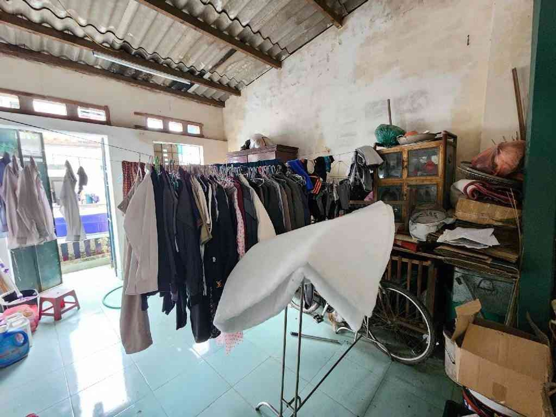 Bán nhà Tân Mai - diện tích 100m2 3 tầng - Mặt ngõ thông đường ô tô tránh - giá 16 tỷ