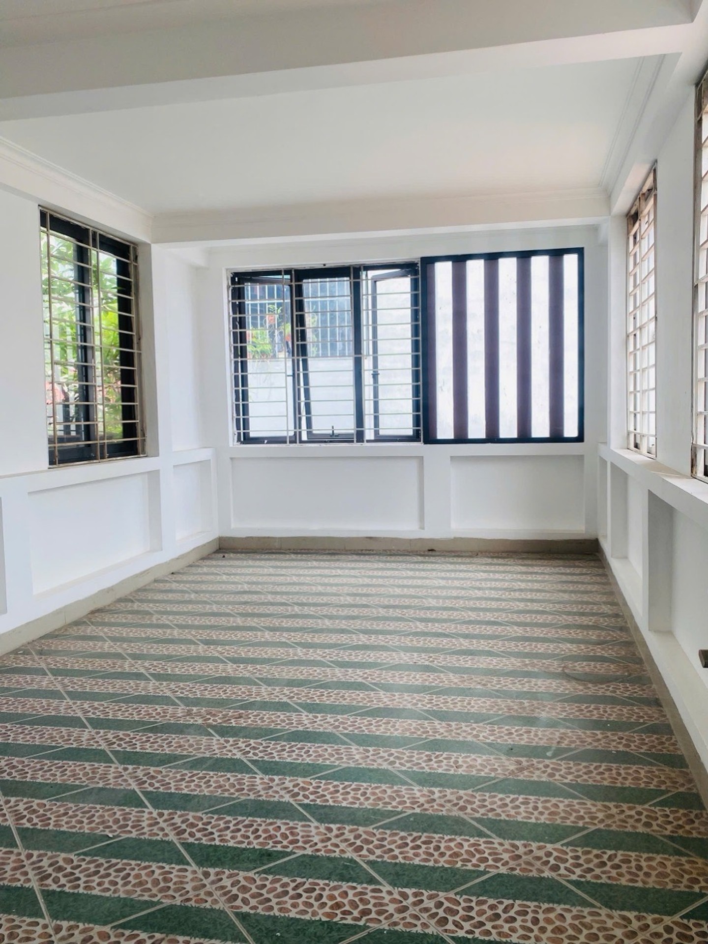 Bán nhà Định Công Thượng - diện tích 51m2 5 tầng - ô tô đỗ cổng - giá 13,9 tỷ